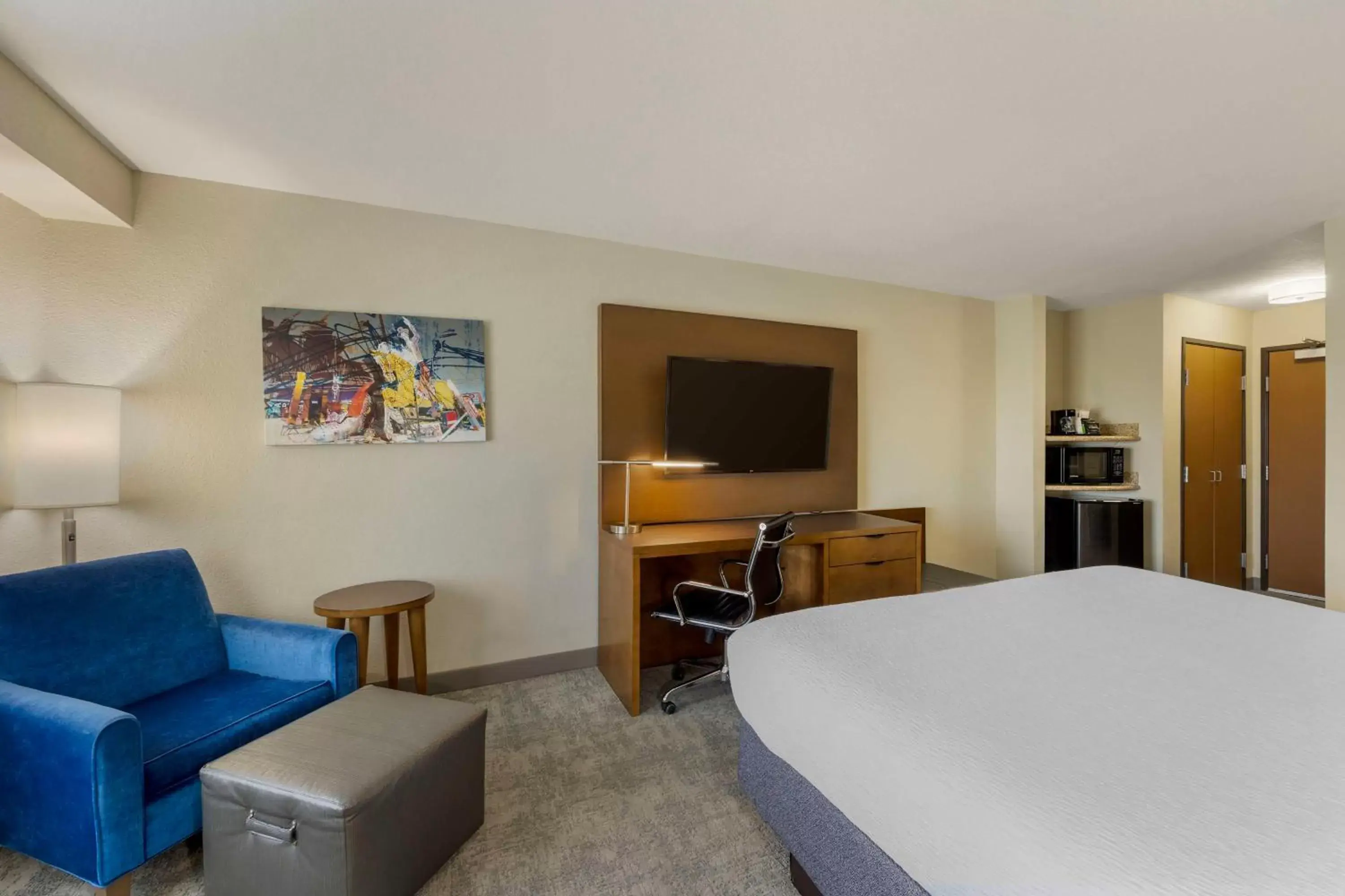 Bedroom, TV/Entertainment Center in Best Western Plus Henderson Hotel