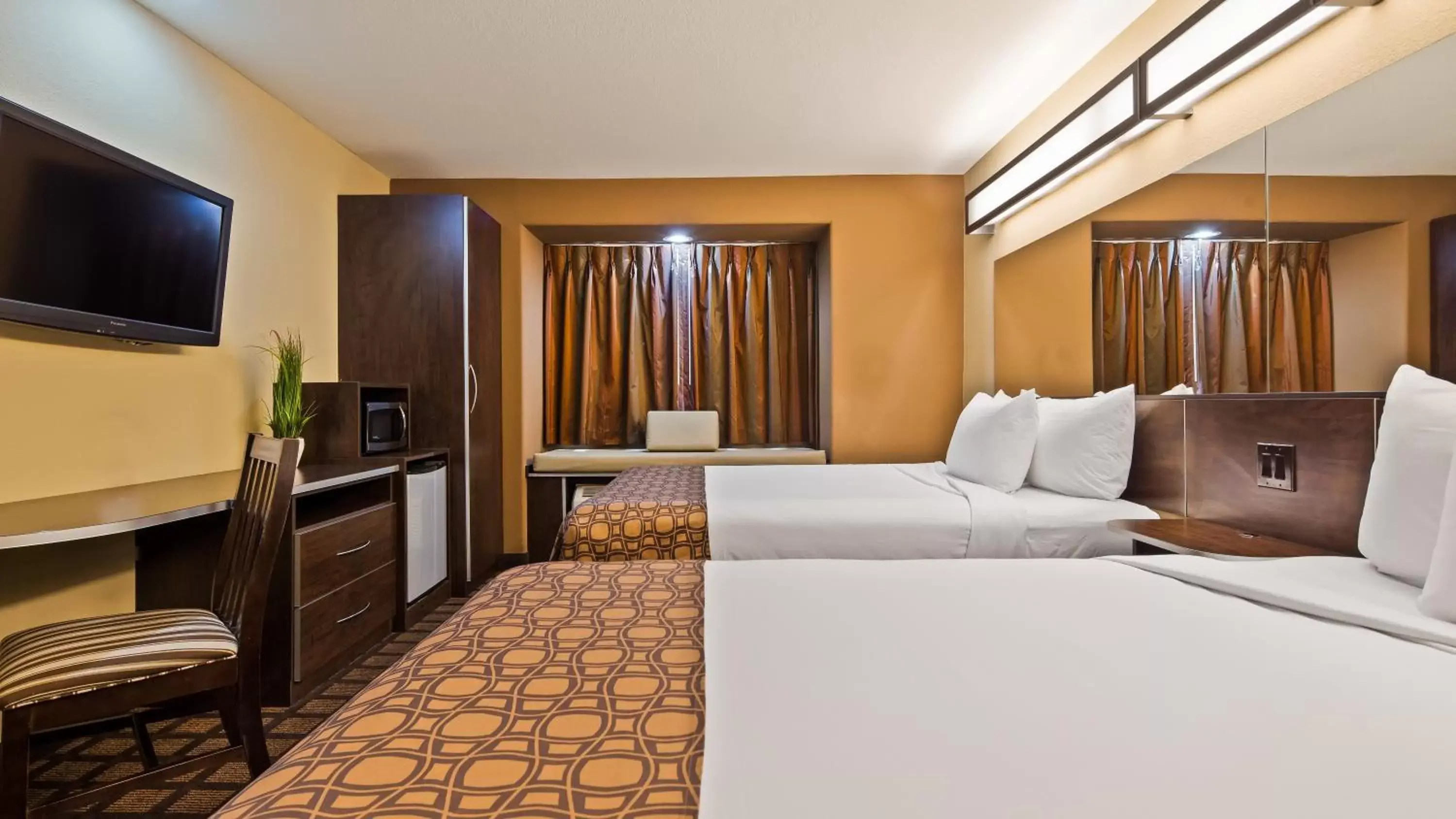 Bed in Microtel Inn & Suites by Wyndham Round Rock