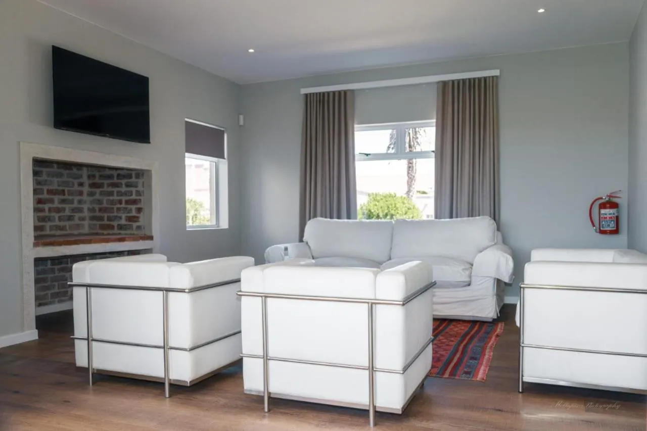 TV and multimedia in Blue Bay Lodge