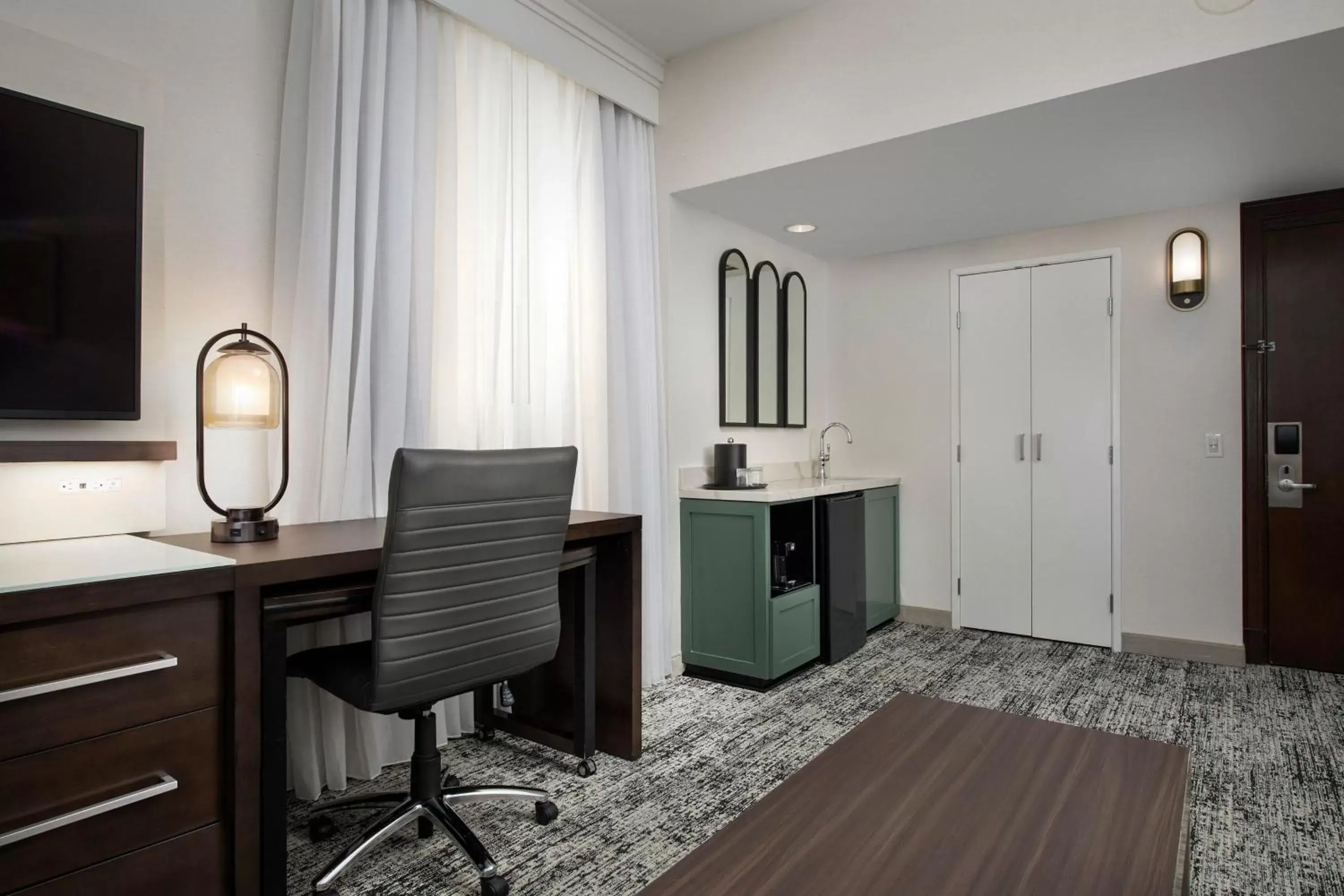 Bedroom, TV/Entertainment Center in Courtyard by Marriott San Diego Downtown