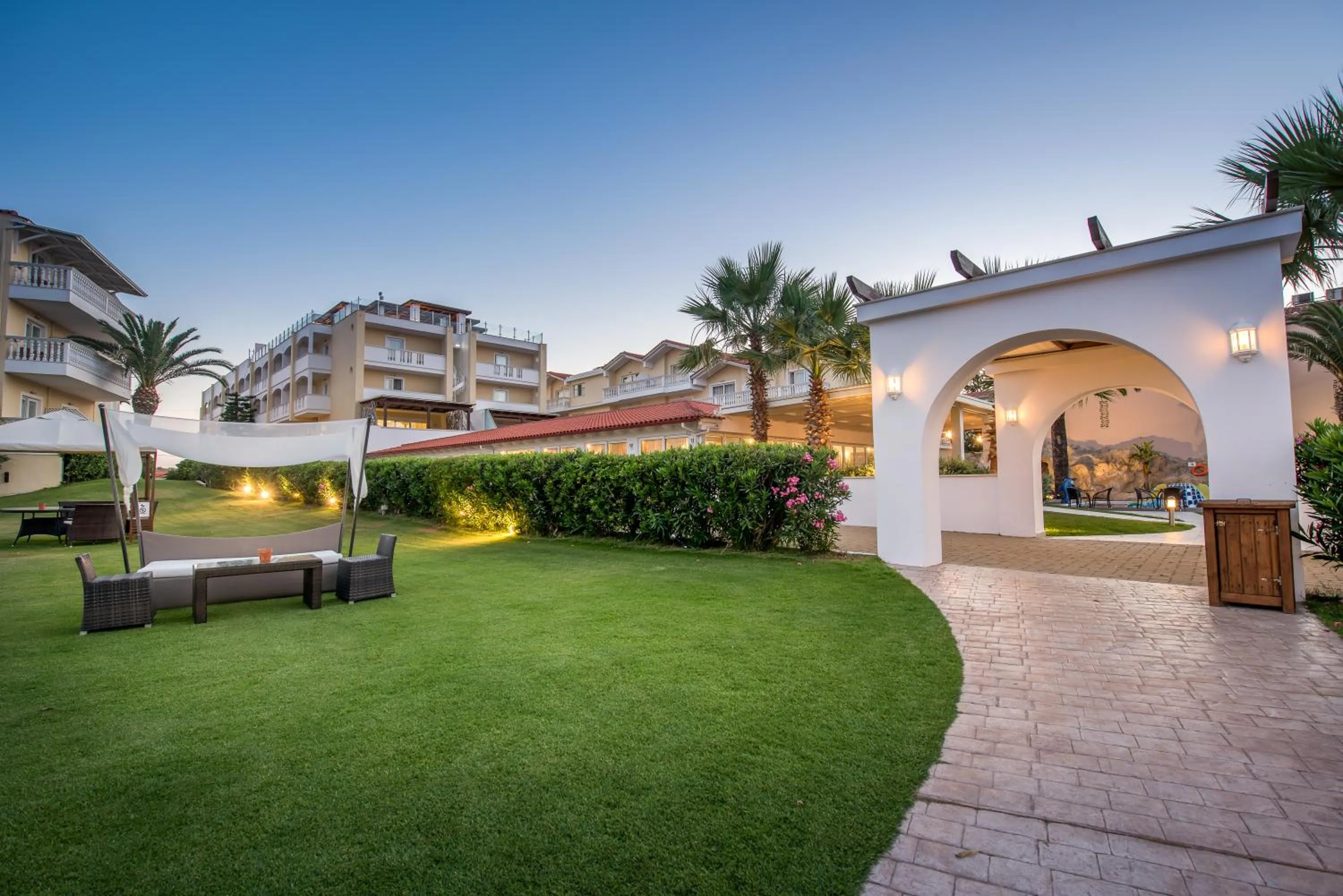 Garden in Galaxy Beach Resort BW Premier Collection