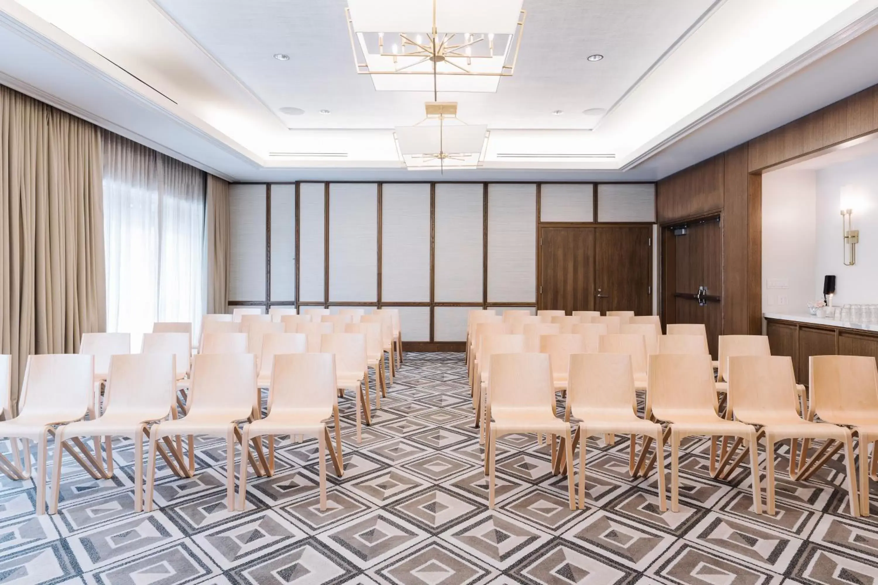 Meeting/conference room in The Alida, Savannah, a Tribute Portfolio Hotel