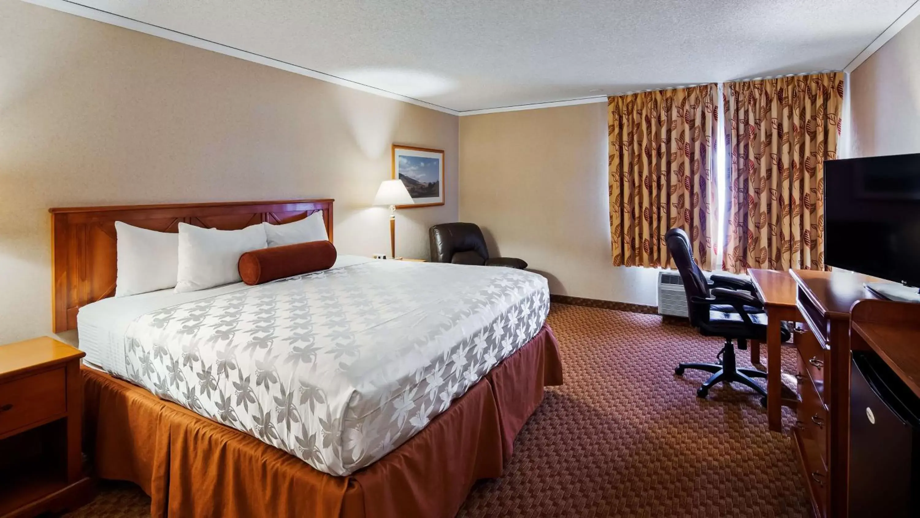 Bedroom, Bed in SureStay Plus Hotel by Best Western Reno Airport