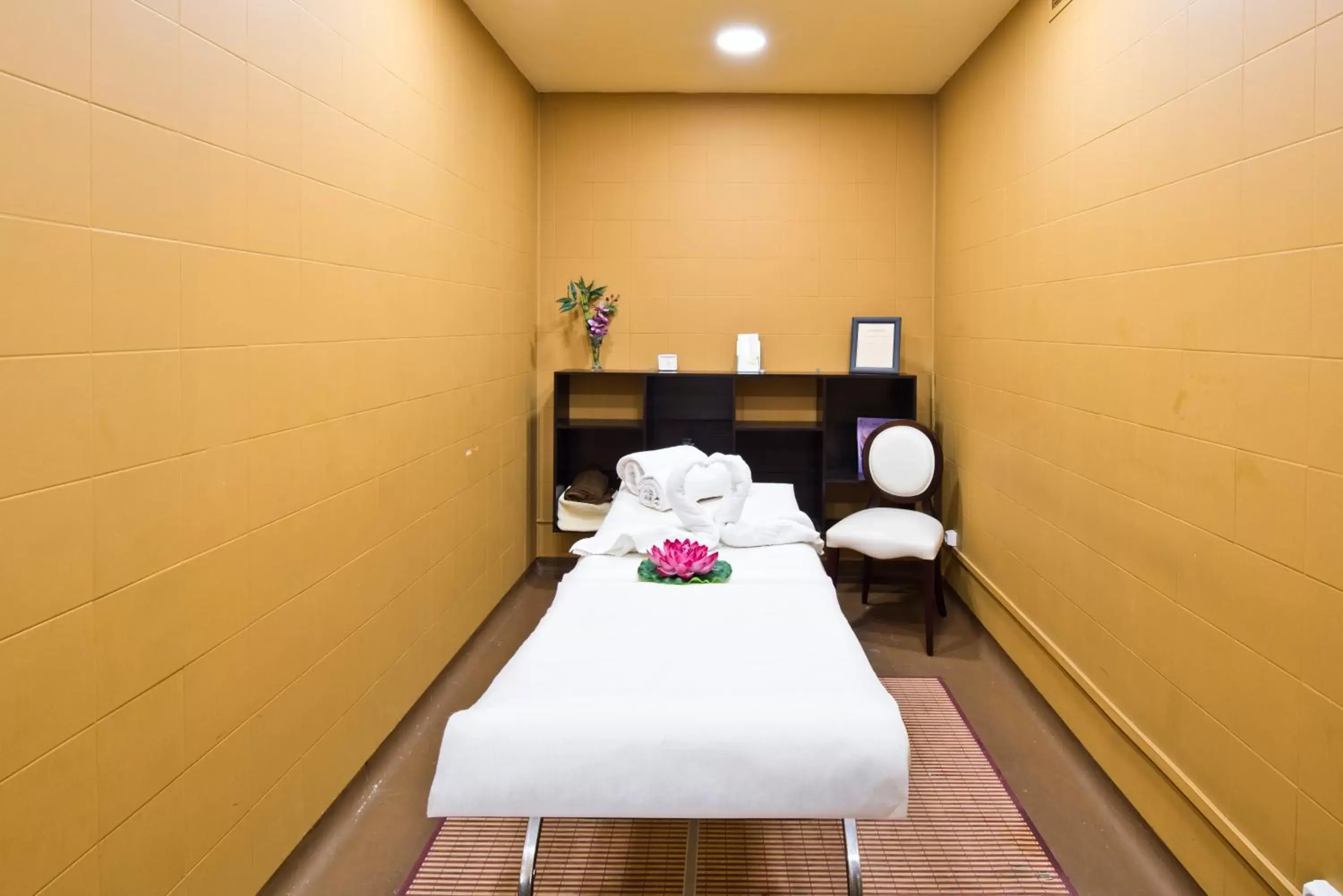 Spa and wellness centre/facilities, Bed in Golden Tulip Porto Gaia Hotel & SPA