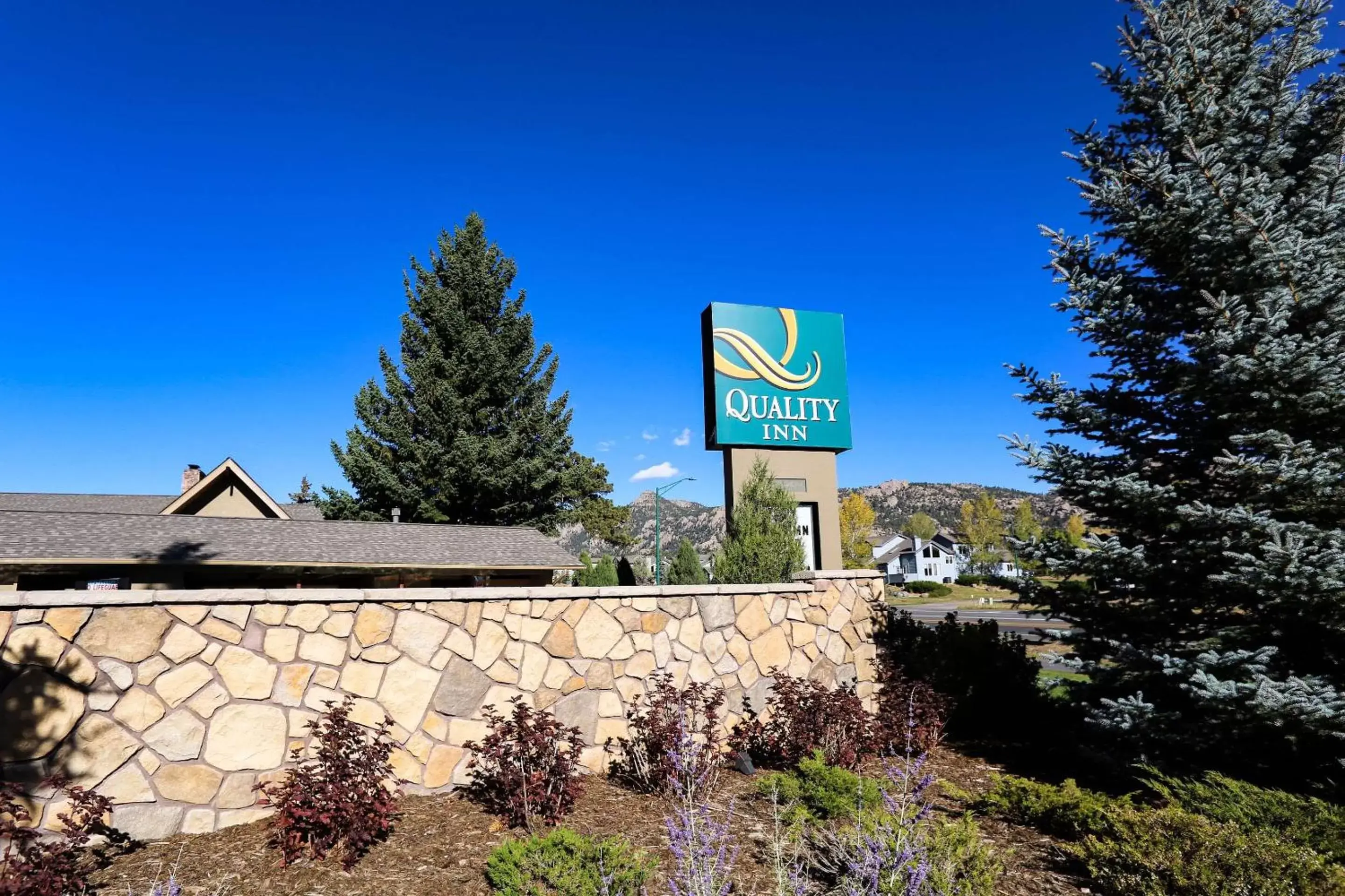 Property building in Quality Inn near Rocky Mountain National Park