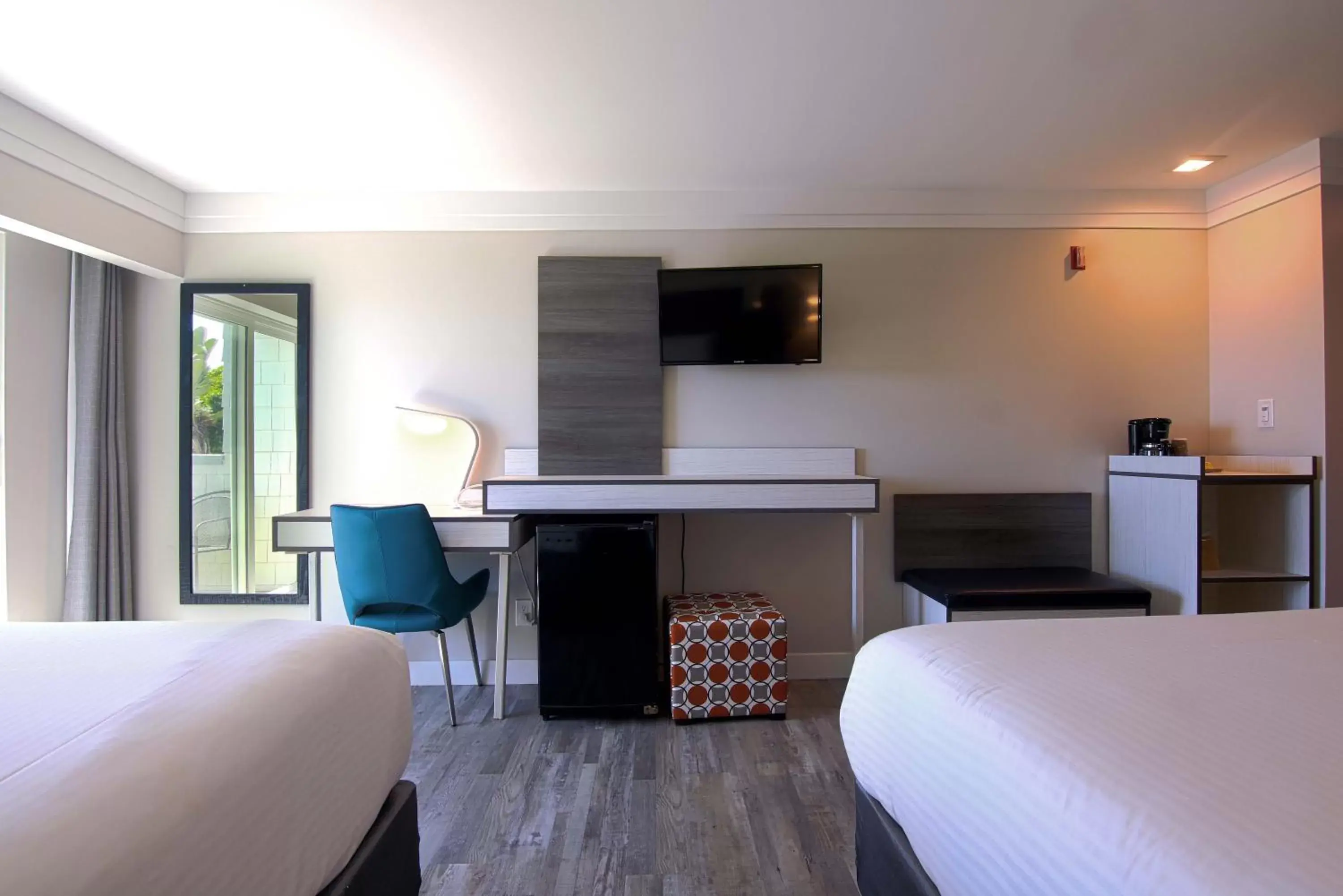Bed in Art Hotel Laguna Beach