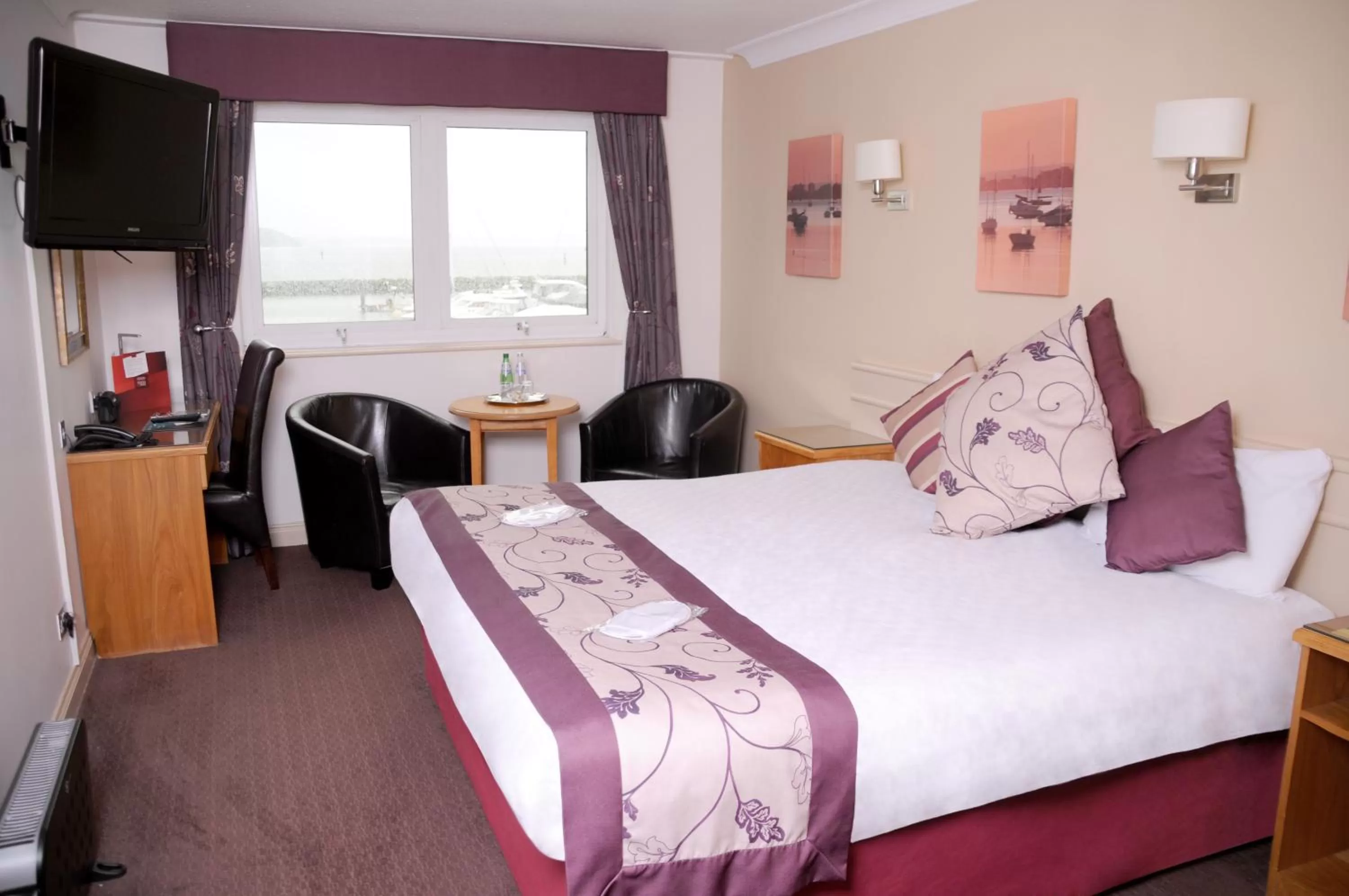 Bedroom, Bed in Poole Quay Hotel