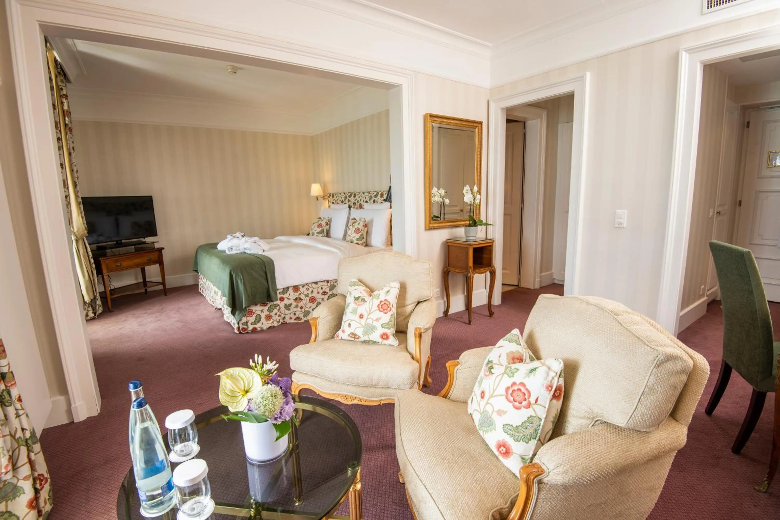 Bedroom in Hôtel Des Trois Couronnes & Spa - The Leading Hotels of the World