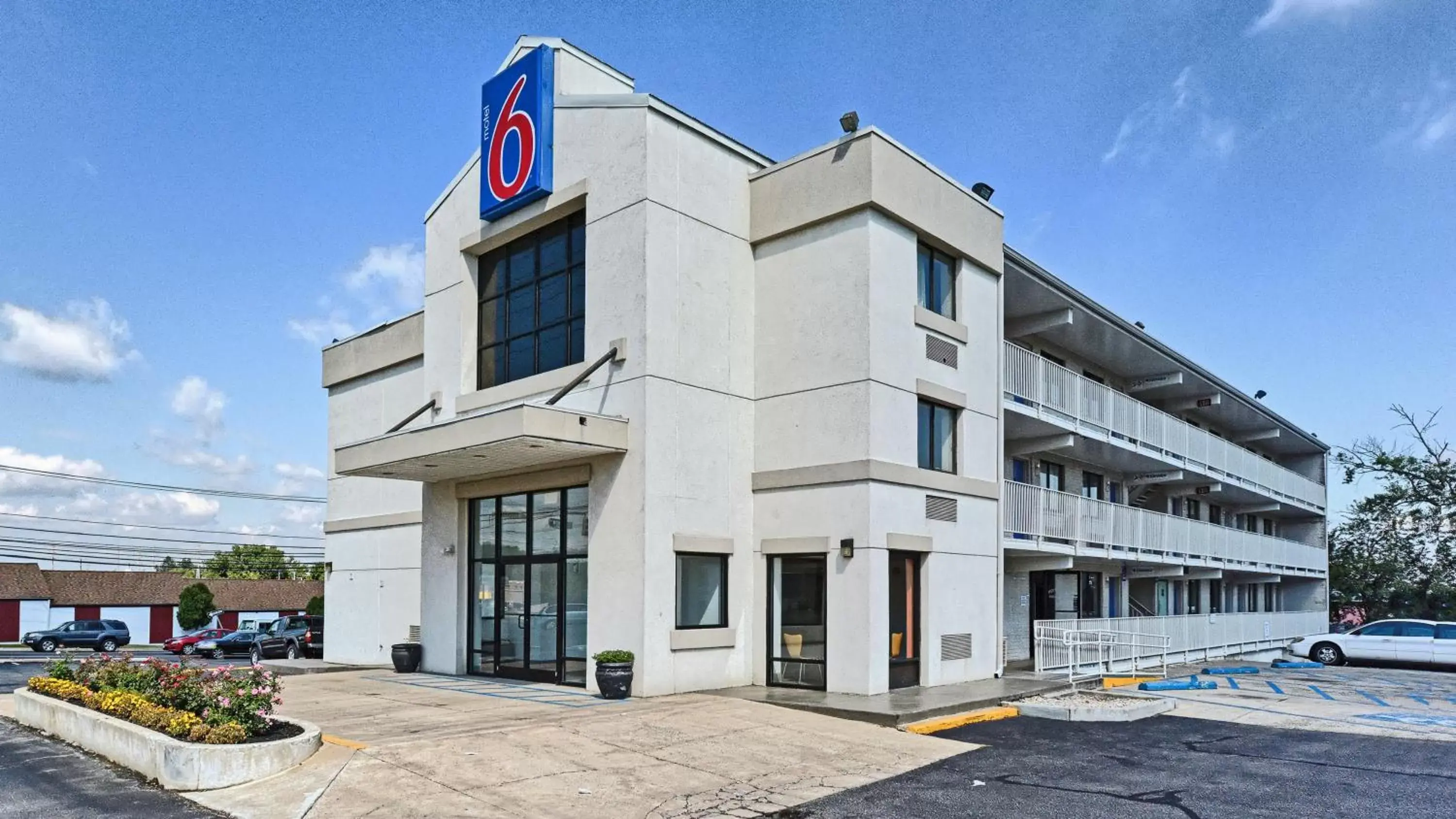 Facade/entrance, Property Building in Motel 6-Maple Shade Township, NJ - Philadelphia - Mt Laurel