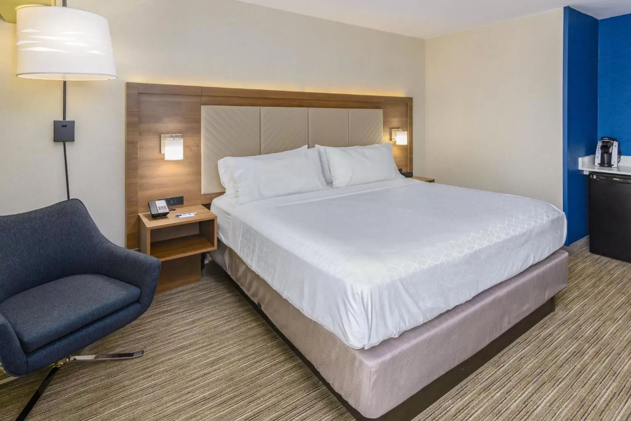 Photo of the whole room, Bed in Holiday Inn Express Southington, an IHG Hotel