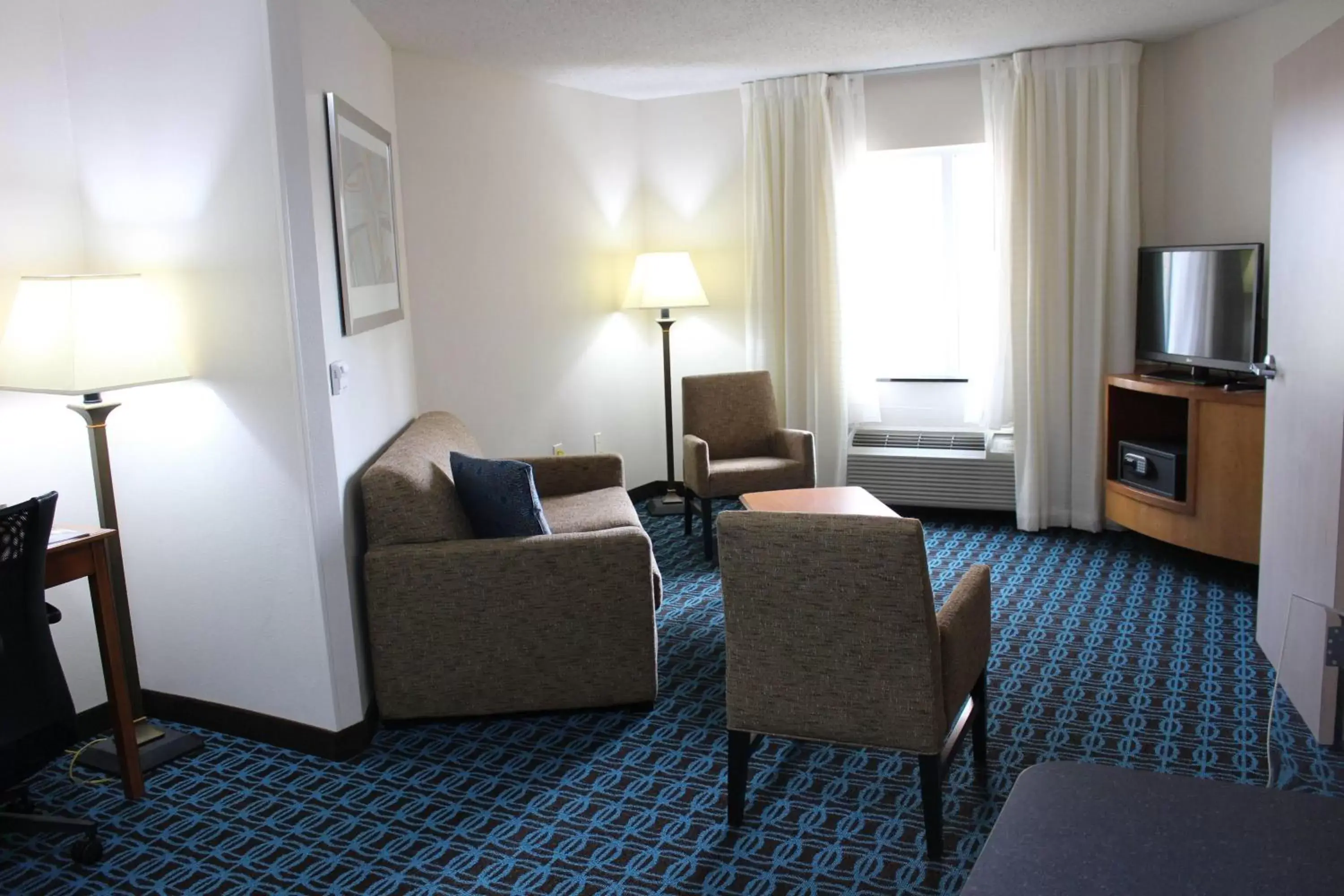 Photo of the whole room, Seating Area in Fairfield Inn & Suites Kansas City Liberty