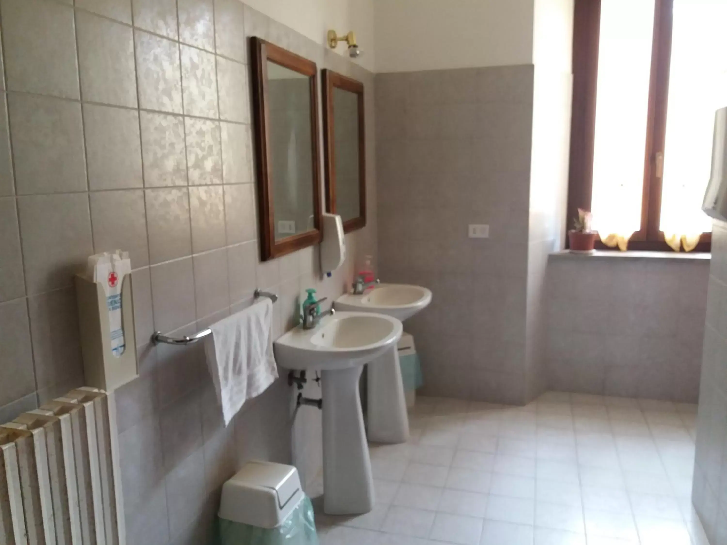 Bathroom in ostello ortensi