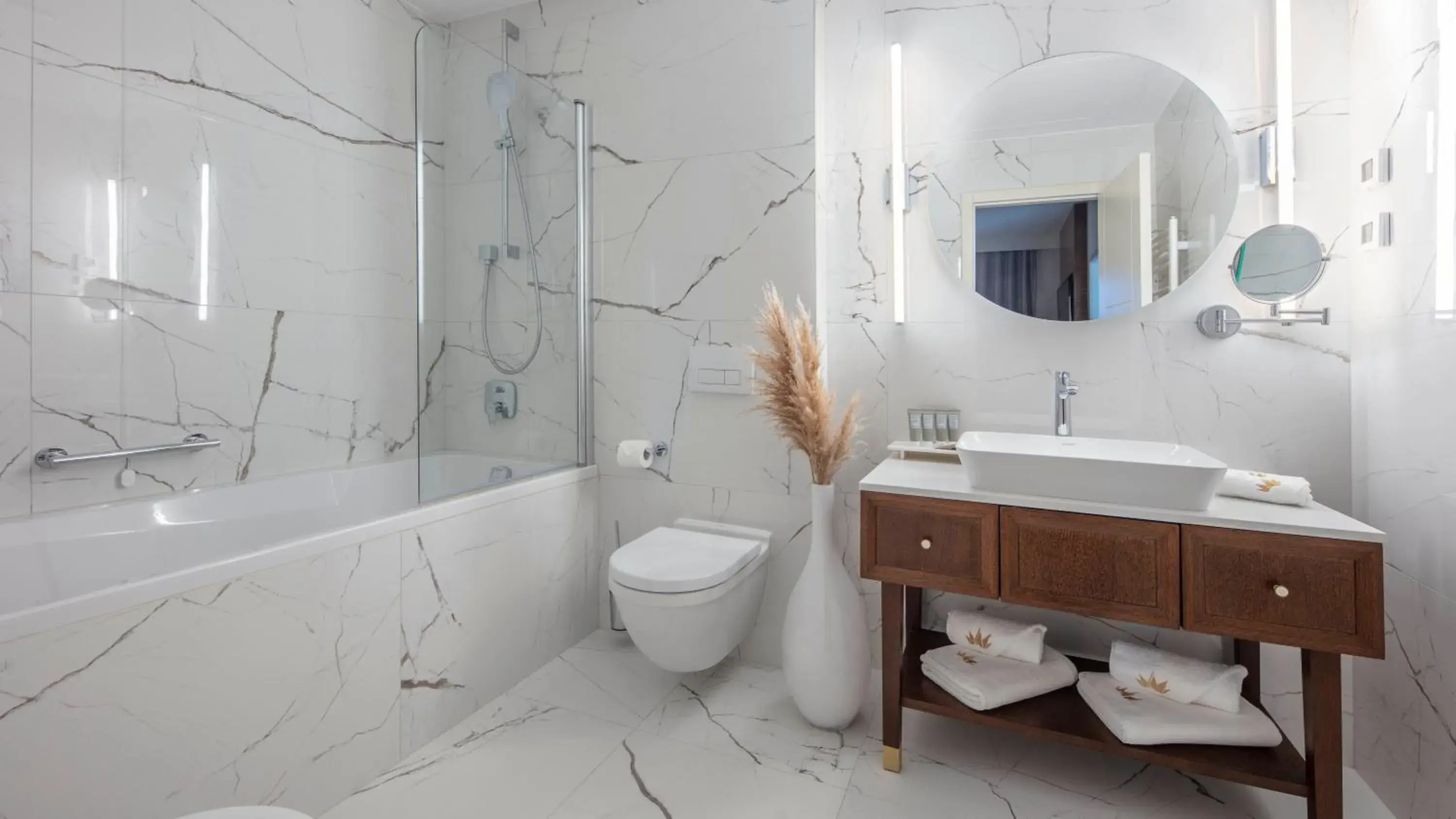 Luxury Sea View Room with Balcony in Royal Neptun Hotel Luxury Sea View Room with Balcony in Royal Neptun Hotel