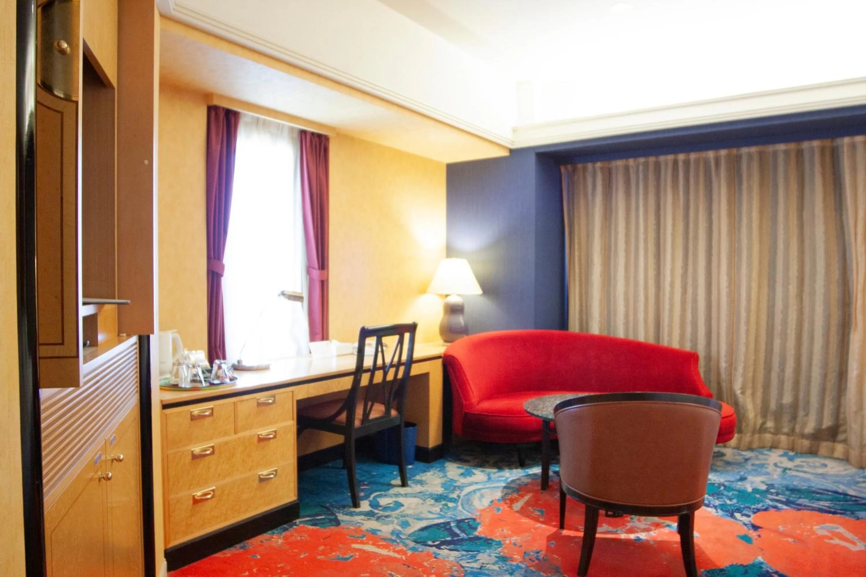 Photo of the whole room, Bed in Hotel New Otani Makuhari