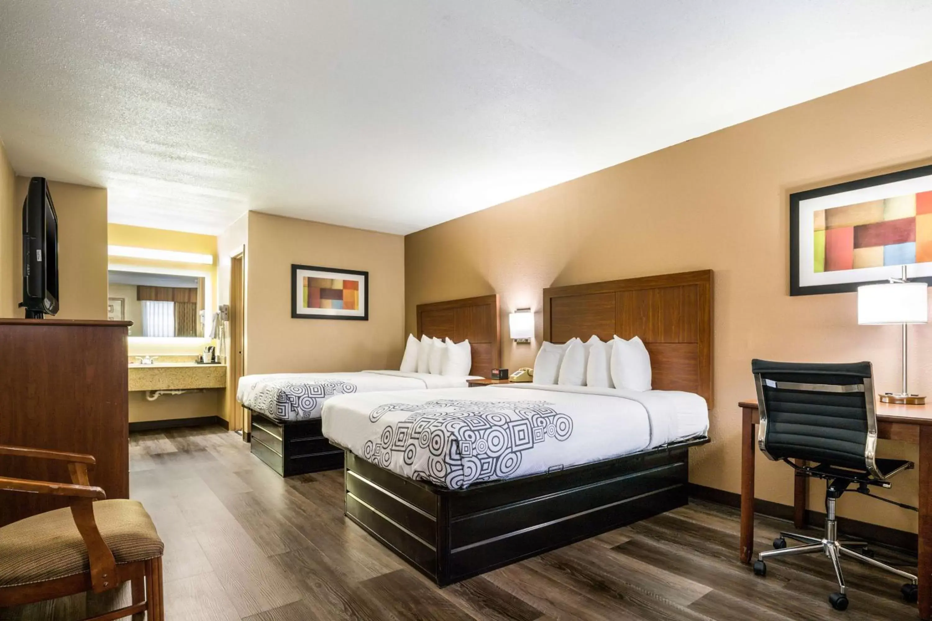 Photo of the whole room, Bed in SureStay Plus Hotel by Best Western Poteau