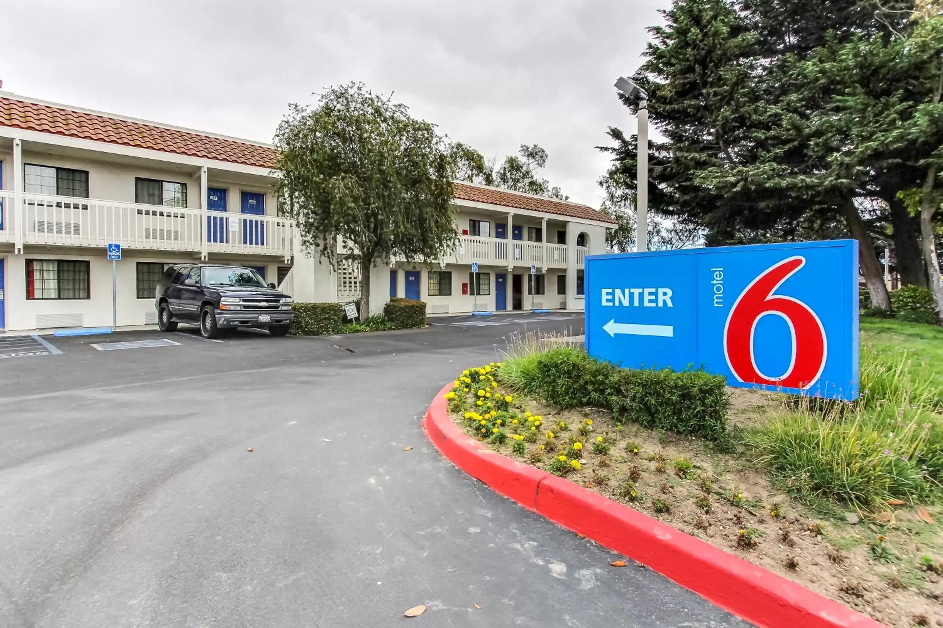Facade/entrance, Property Building in Motel 6-Salinas, CA - North Monterey Area
