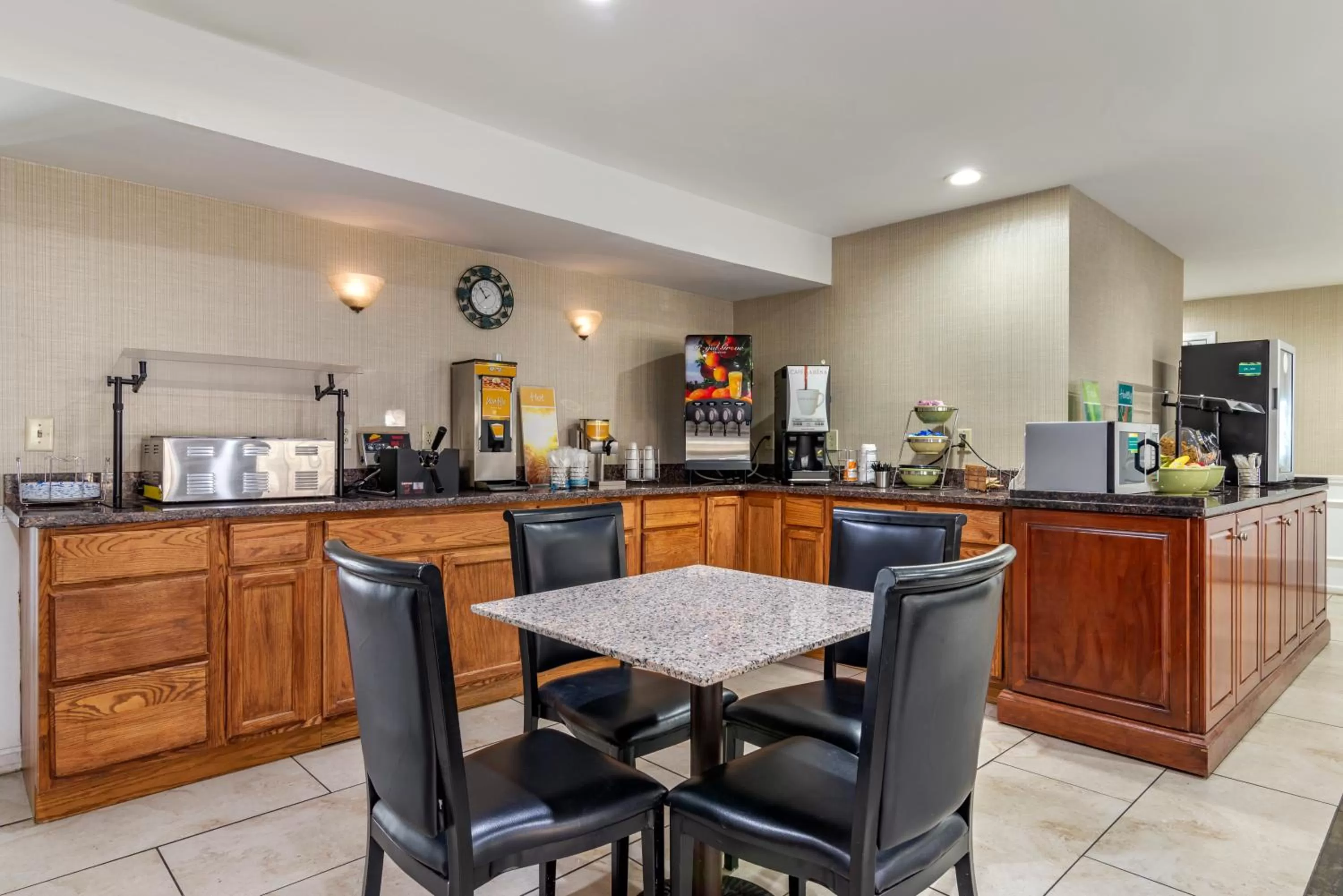 Breakfast in Quality Inn Conyers I-20