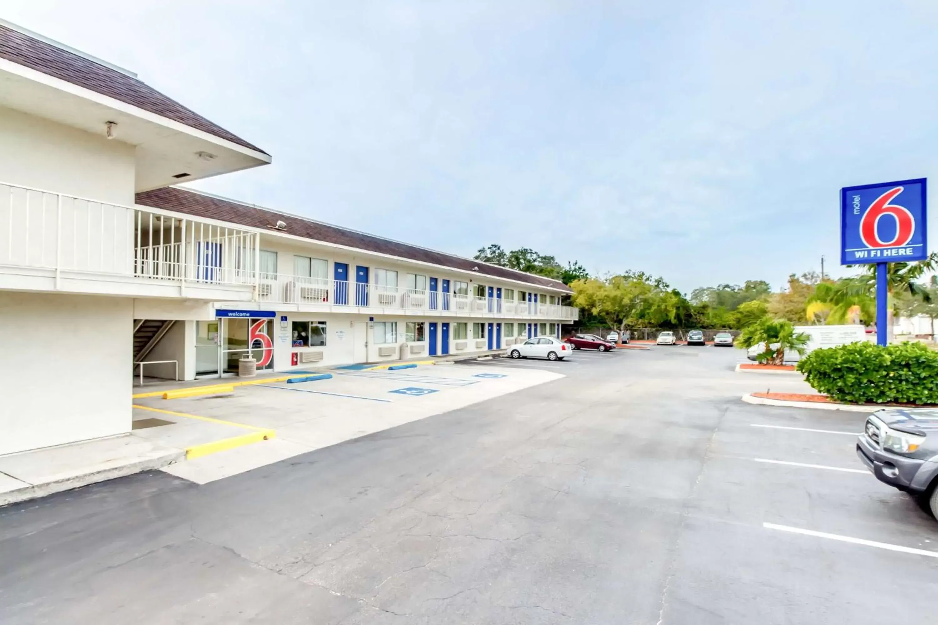 Property building, Balcony/Terrace in Motel 6-Venice, FL