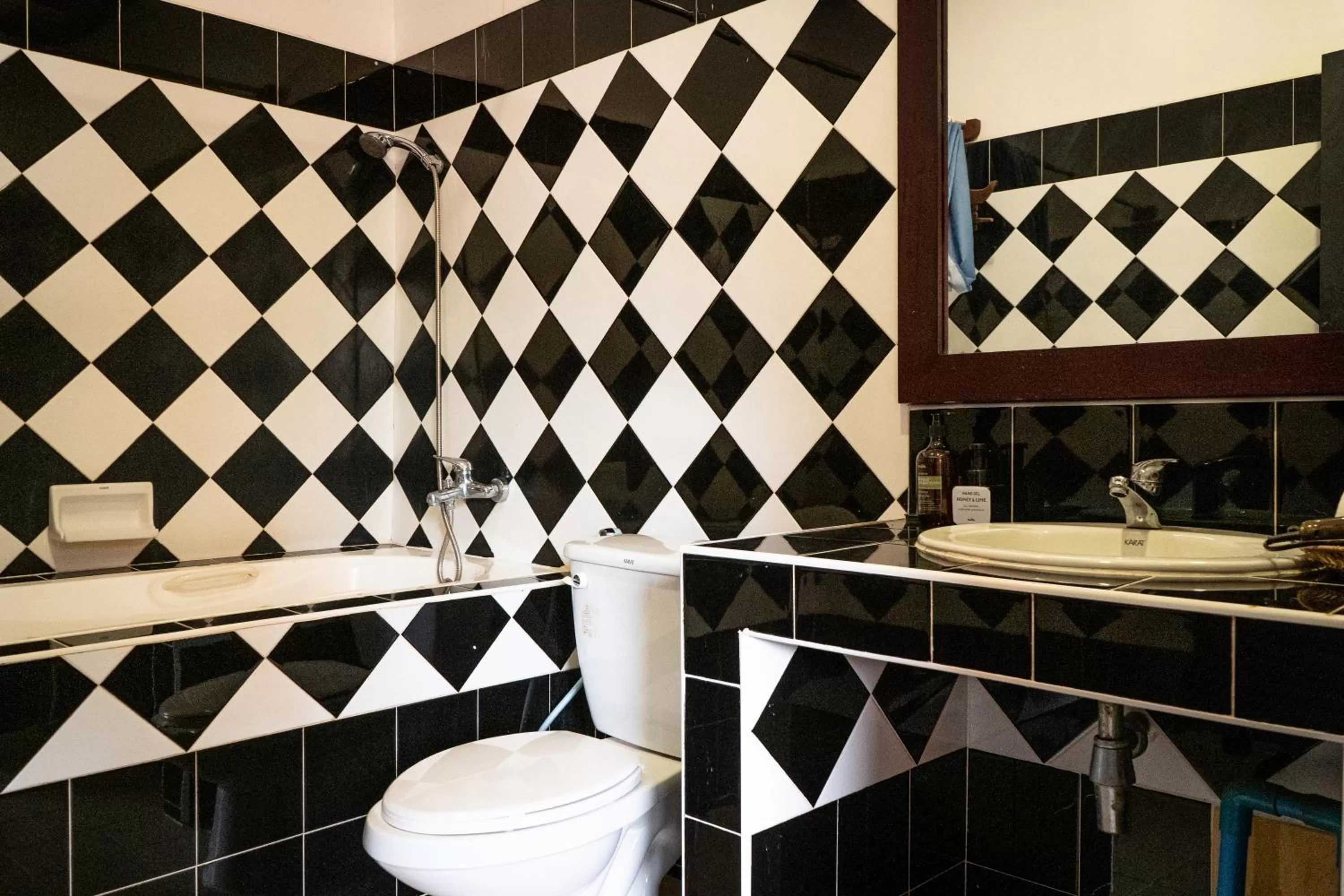 DEN HOTEL TOTONOU SIEM REAP