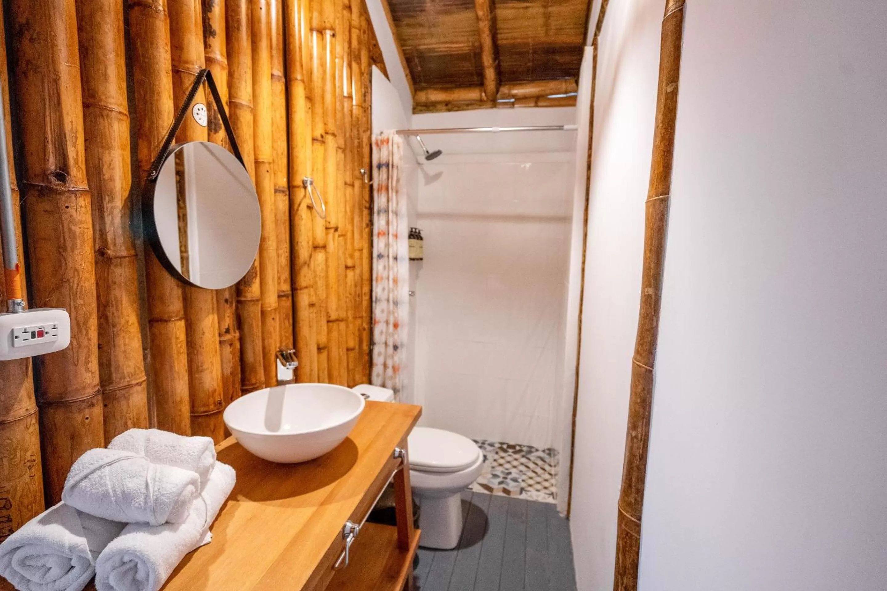 Shower in Los Otobos finca hotel 1