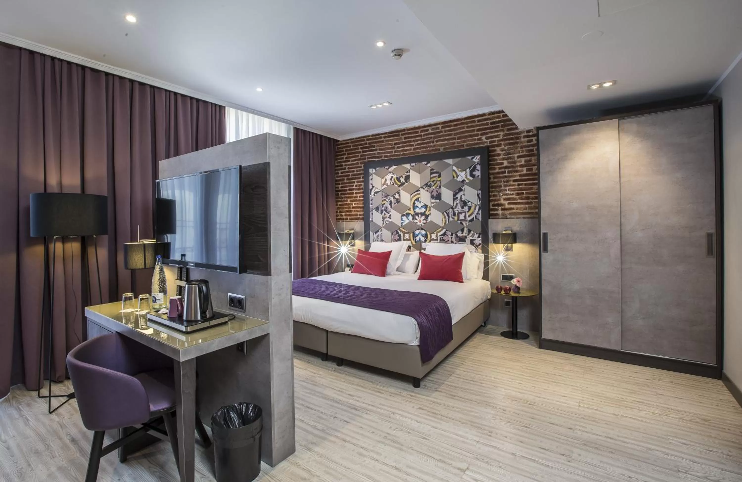 Photo of the whole room, Bed in Leonardo Hotel Barcelona Las Ramblas