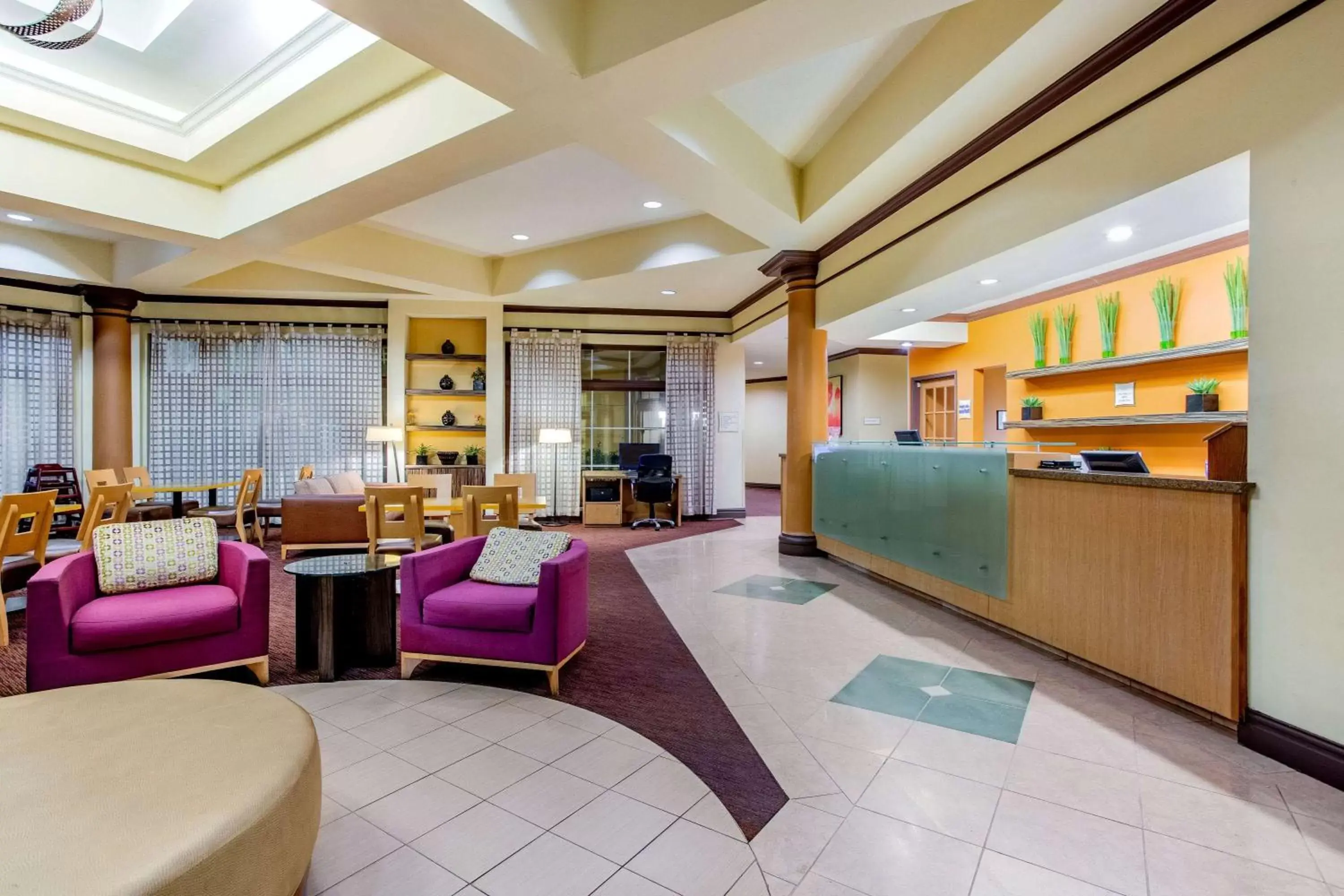 Lobby or reception, Lobby/Reception in La Quinta by Wyndham Raleigh/Durham Southpoint