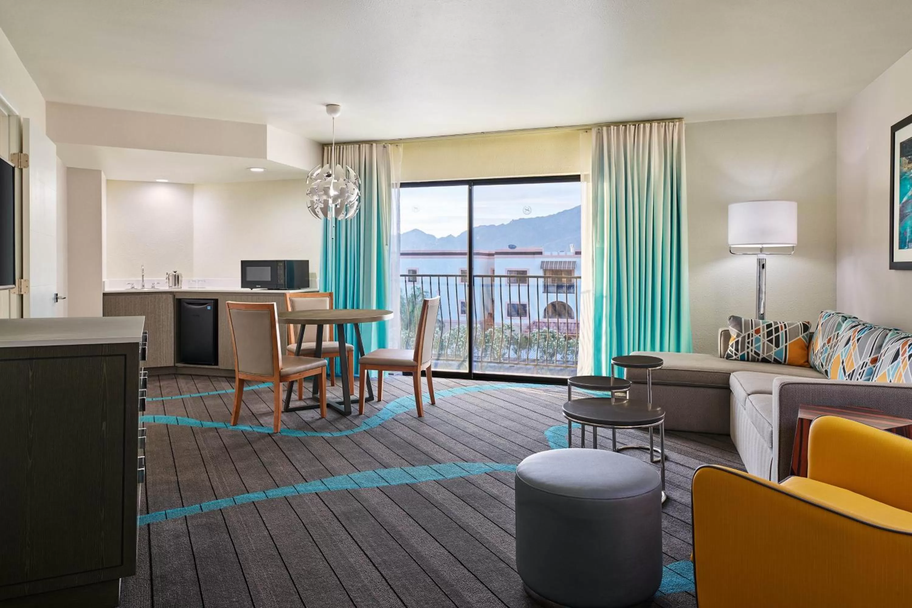 Living room in Sheraton Tucson Hotel & Suites
