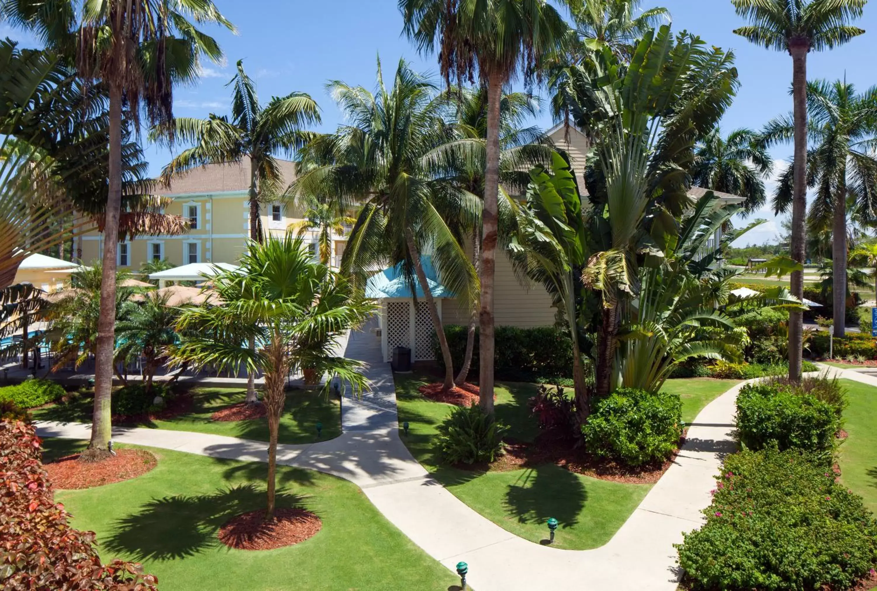 Property building, Garden in Sunshine Suites Resort