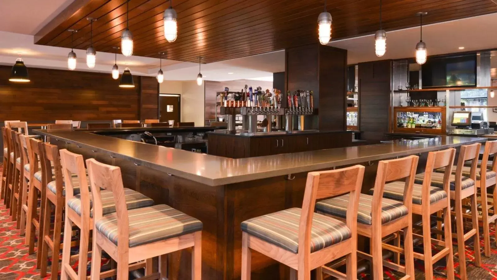 Restaurant/places to eat, Lounge/Bar in Baymont by Wyndham Detroit Airport/Romulus