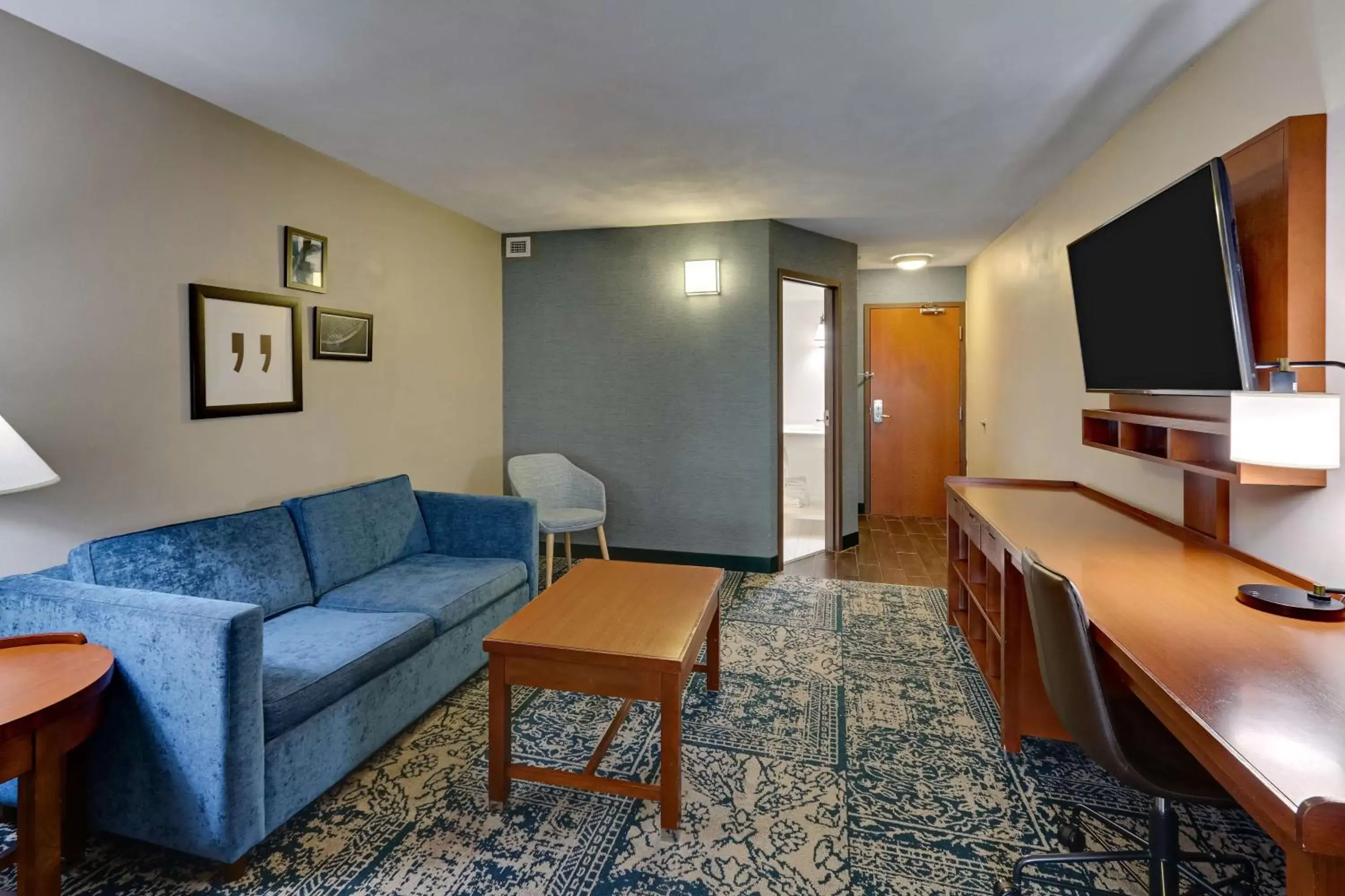 Bedroom, Seating Area in Drury Inn & Suites San Antonio Airport