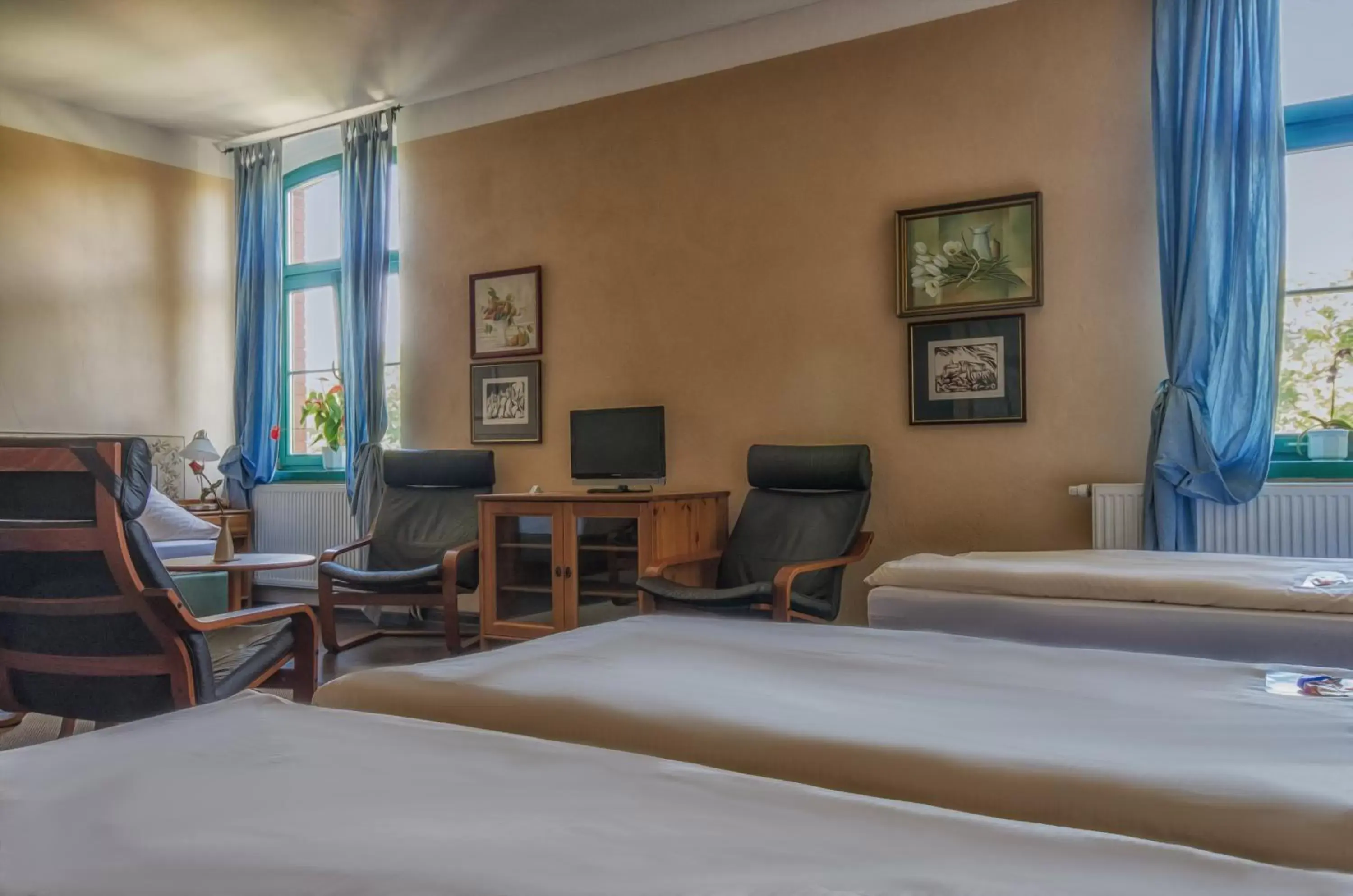 Photo of the whole room, Bed in Hotel zur Henne