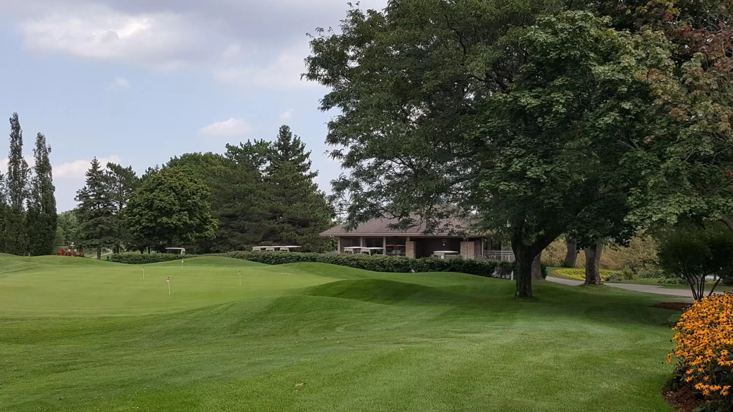 Property building, Garden in River Rapids Inn