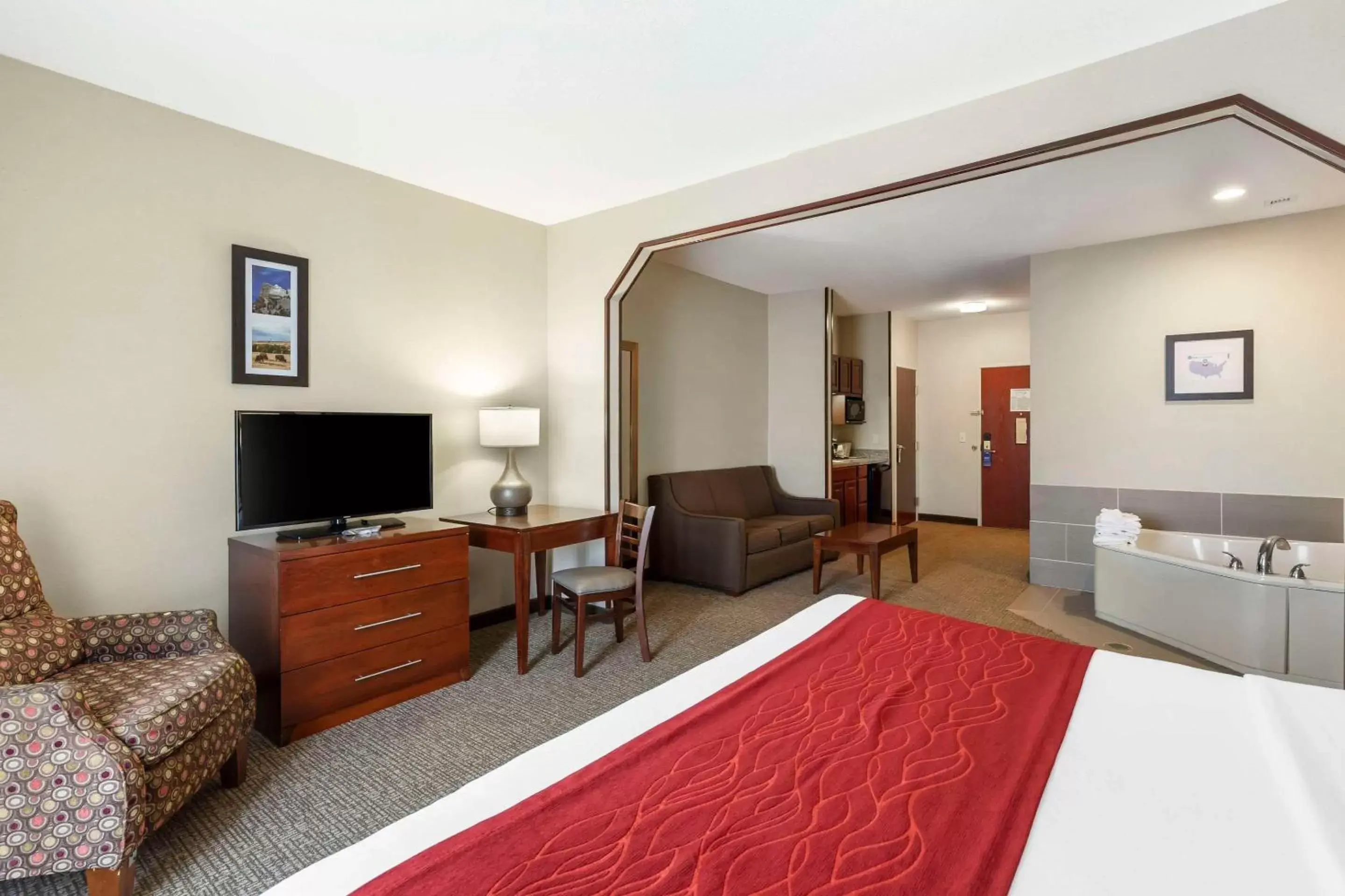 Bedroom, TV/Entertainment Center in Comfort Inn & Suites Rapid City