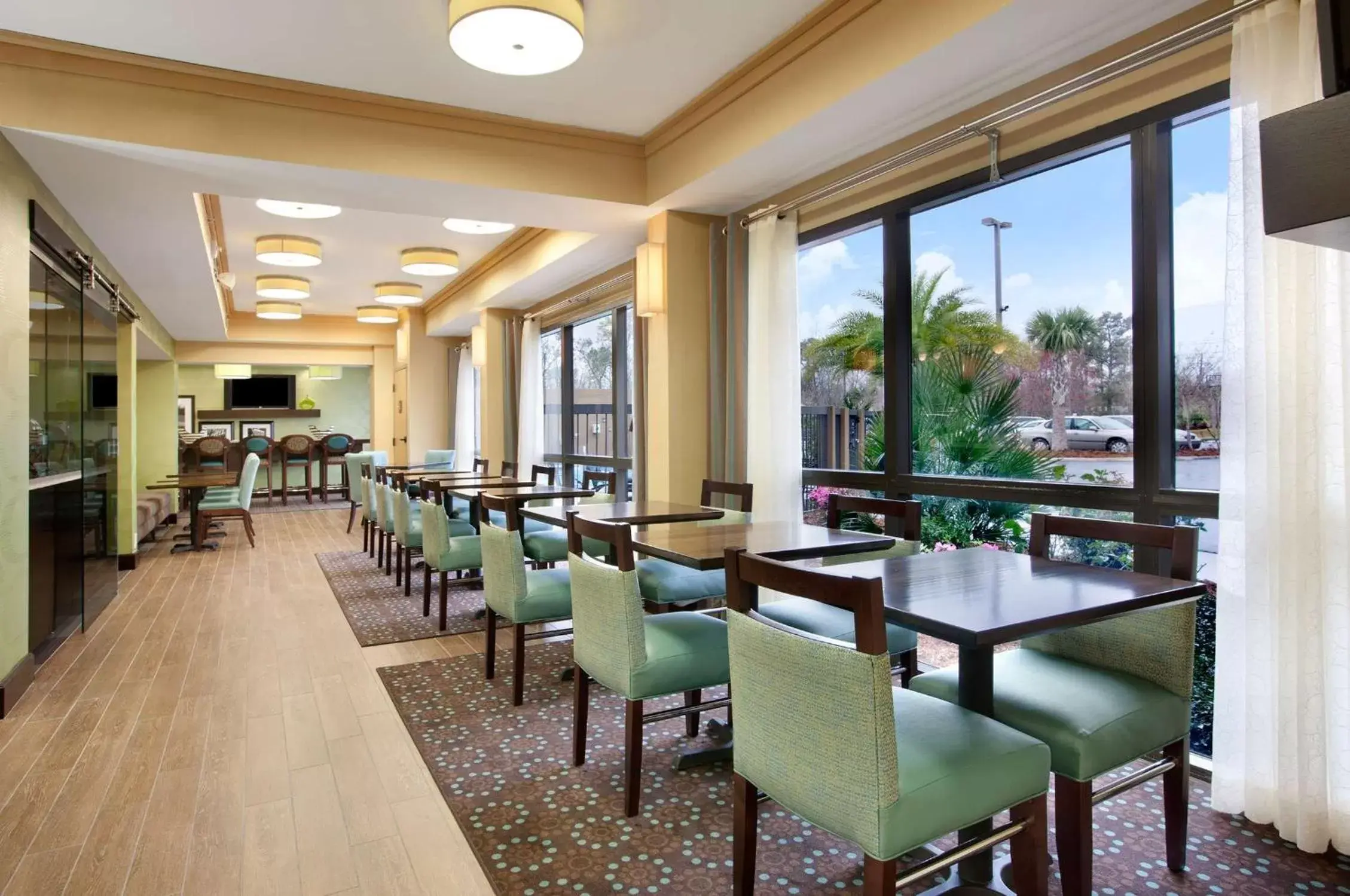 Restaurant/places to eat in Hampton Inn Slidell Restaurant/places to eat in Hampton Inn Slidell