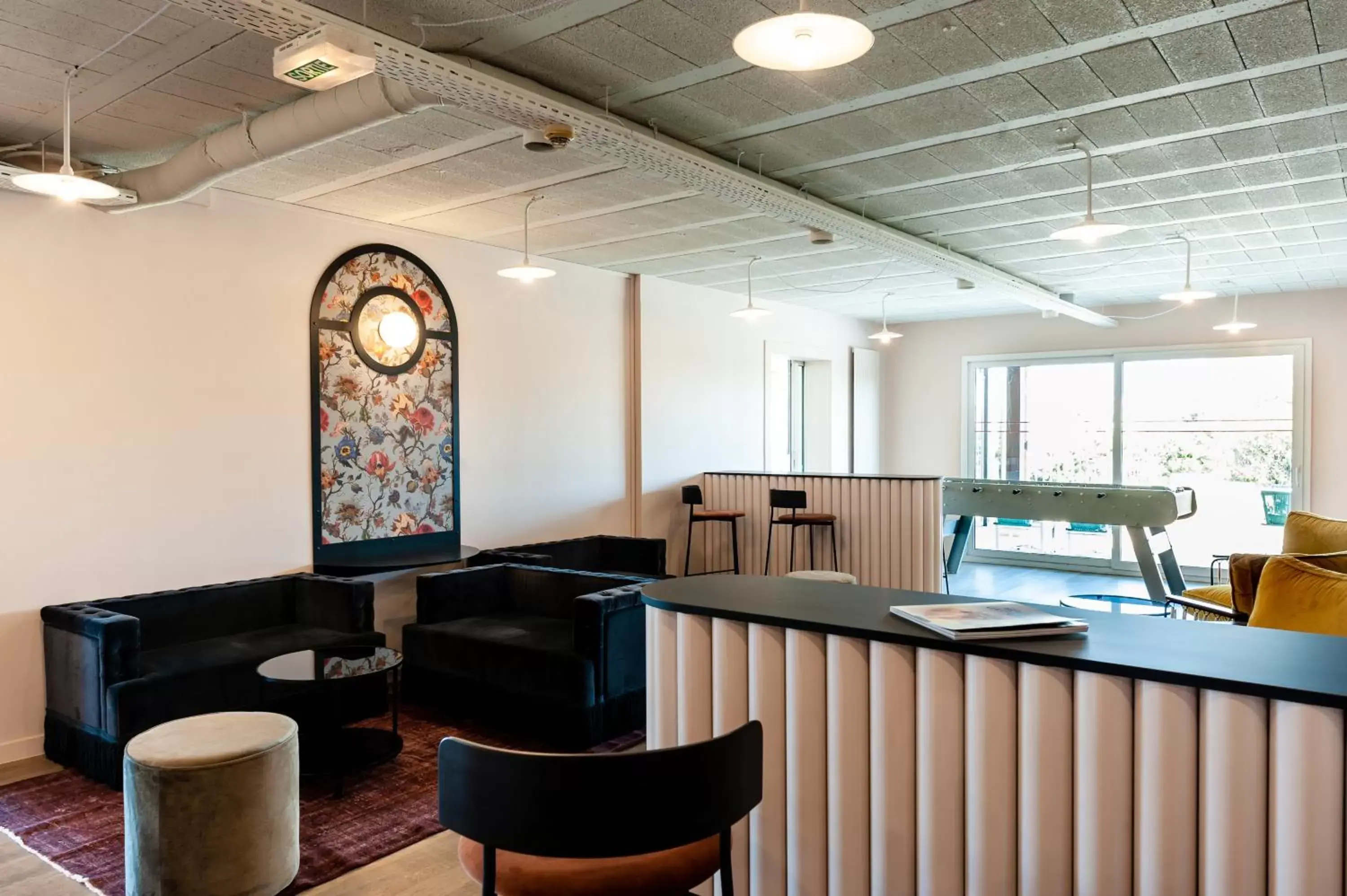 Lounge or bar, Lobby/Reception in Kyriad Nuits-Saint-Georges