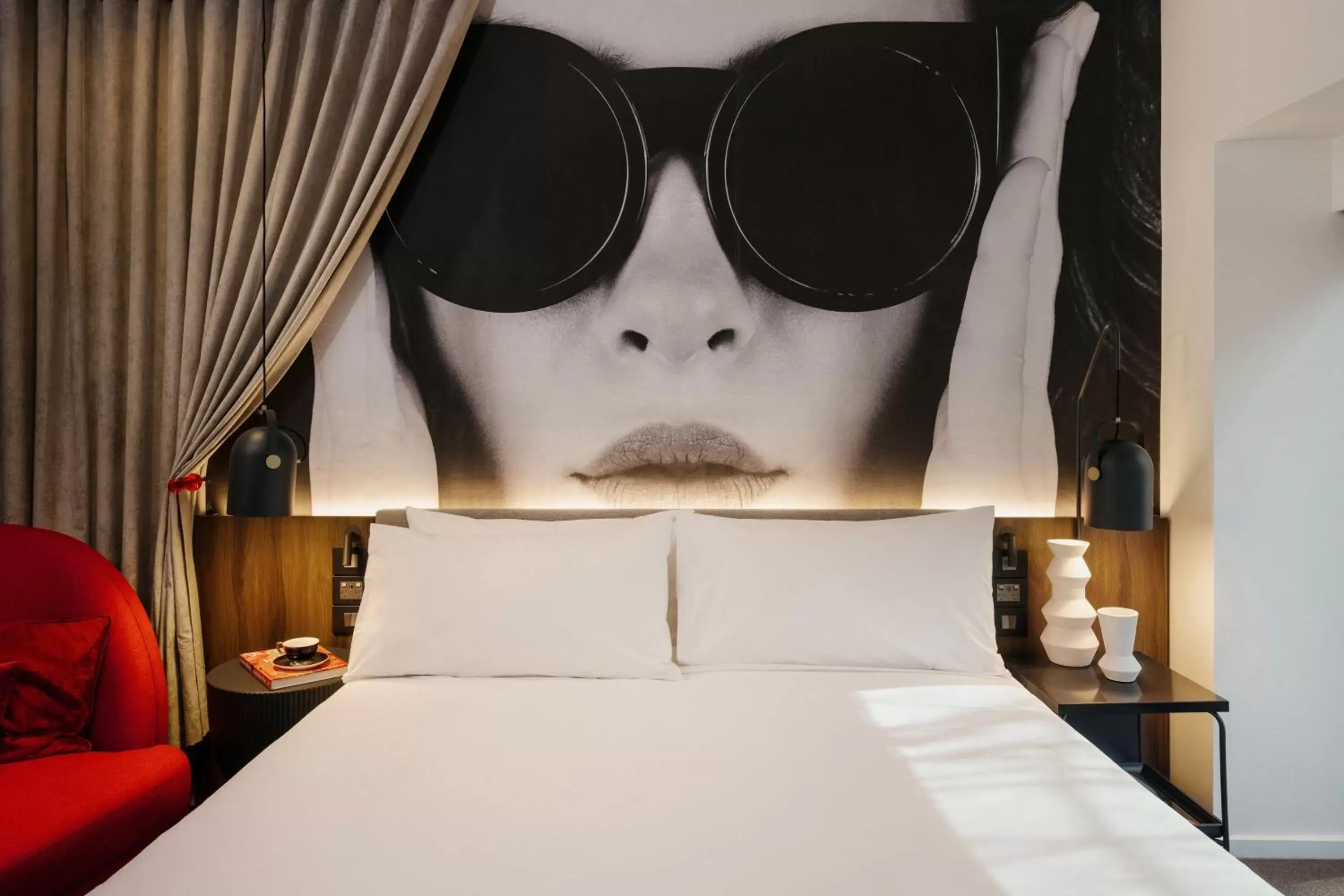 Guests, Bed in Hotel Indigo Melbourne on Flinders, an IHG Hotel