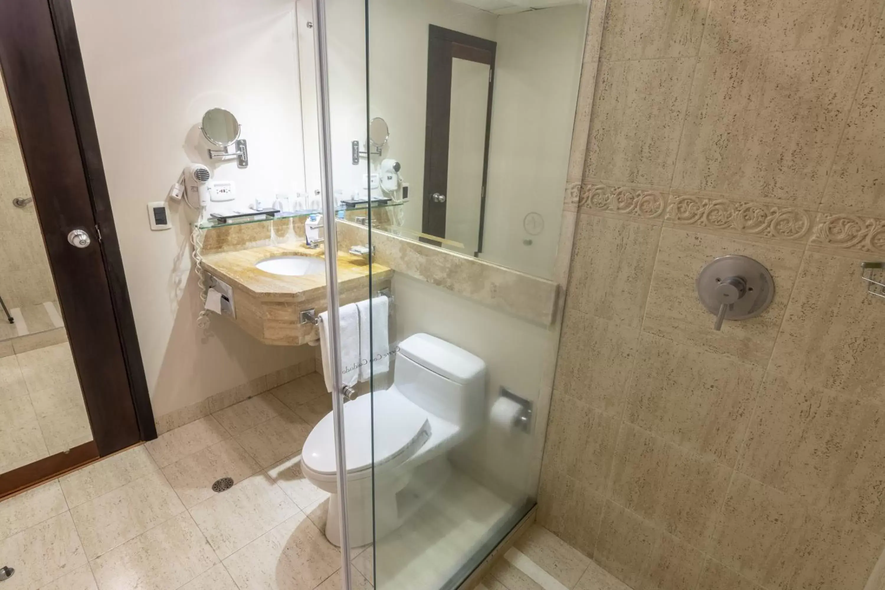 Bathroom in GHL Hotel Abadia Plaza