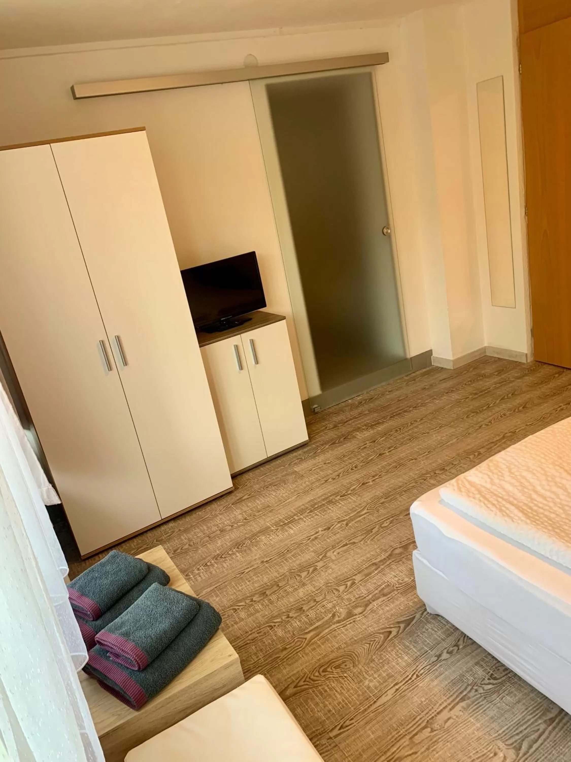 Photo of the whole room, Bed in Smart Stay Rooms Feldkirch
