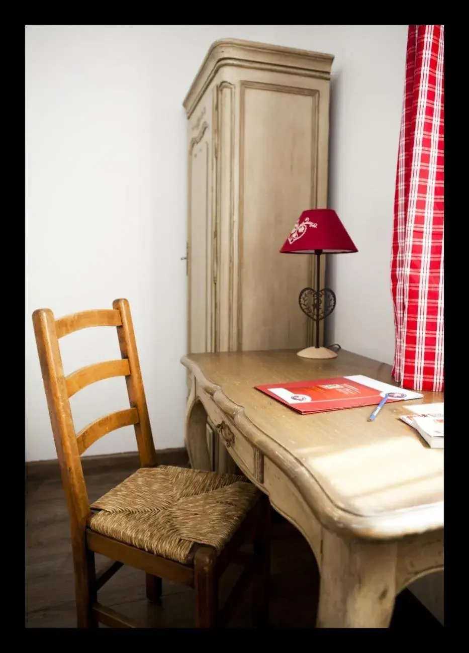 Seating area, Dining Area in Brit Hotel Confort La Ferme du Pape