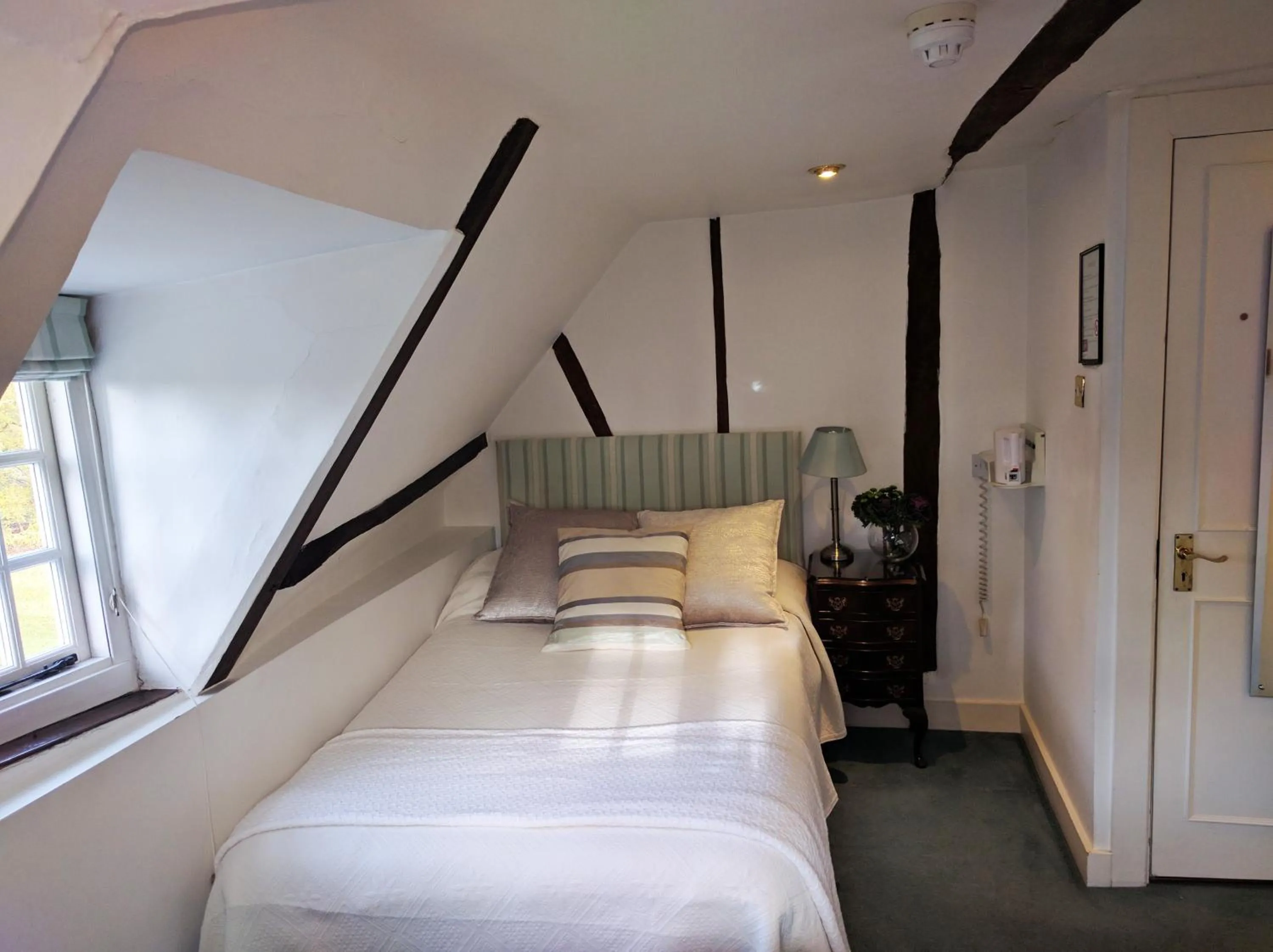 Photo of the whole room in Hook House