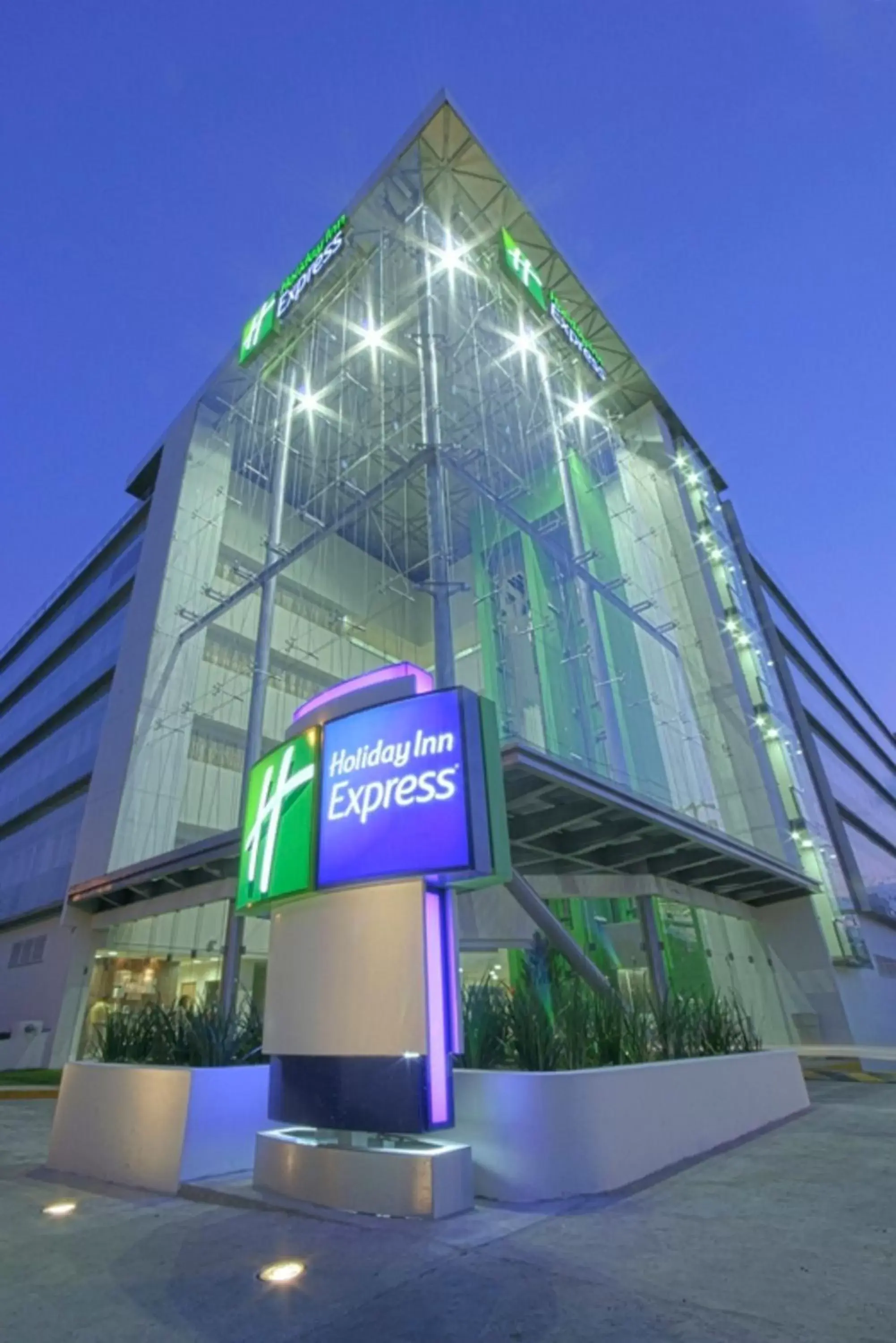 Property Building in Holiday Inn Express Guadalajara Expo, an IHG Hotel