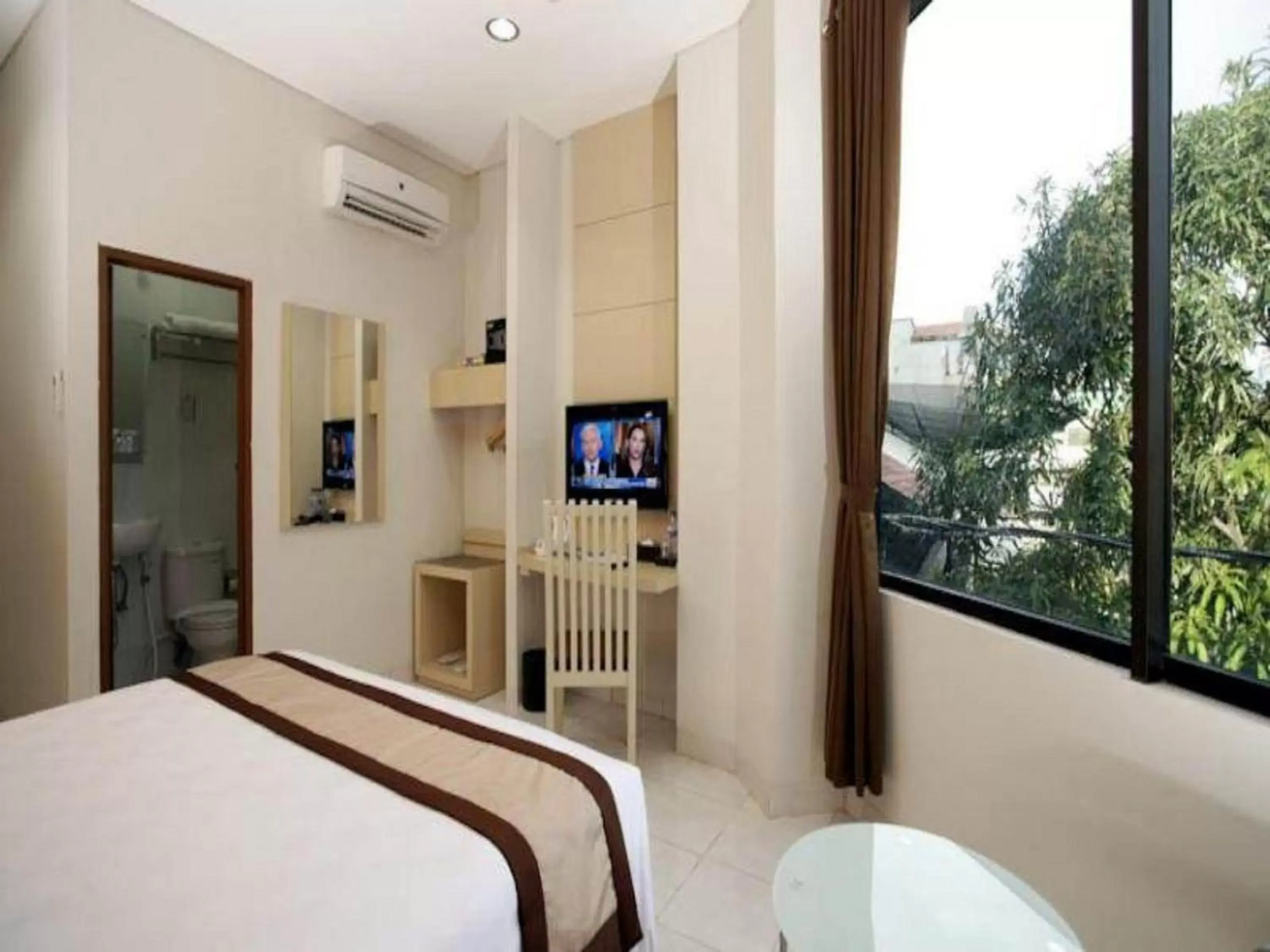 Deluxe Twin Room in Hotel 88 - Mangga Besar VIII Jakarta By WH