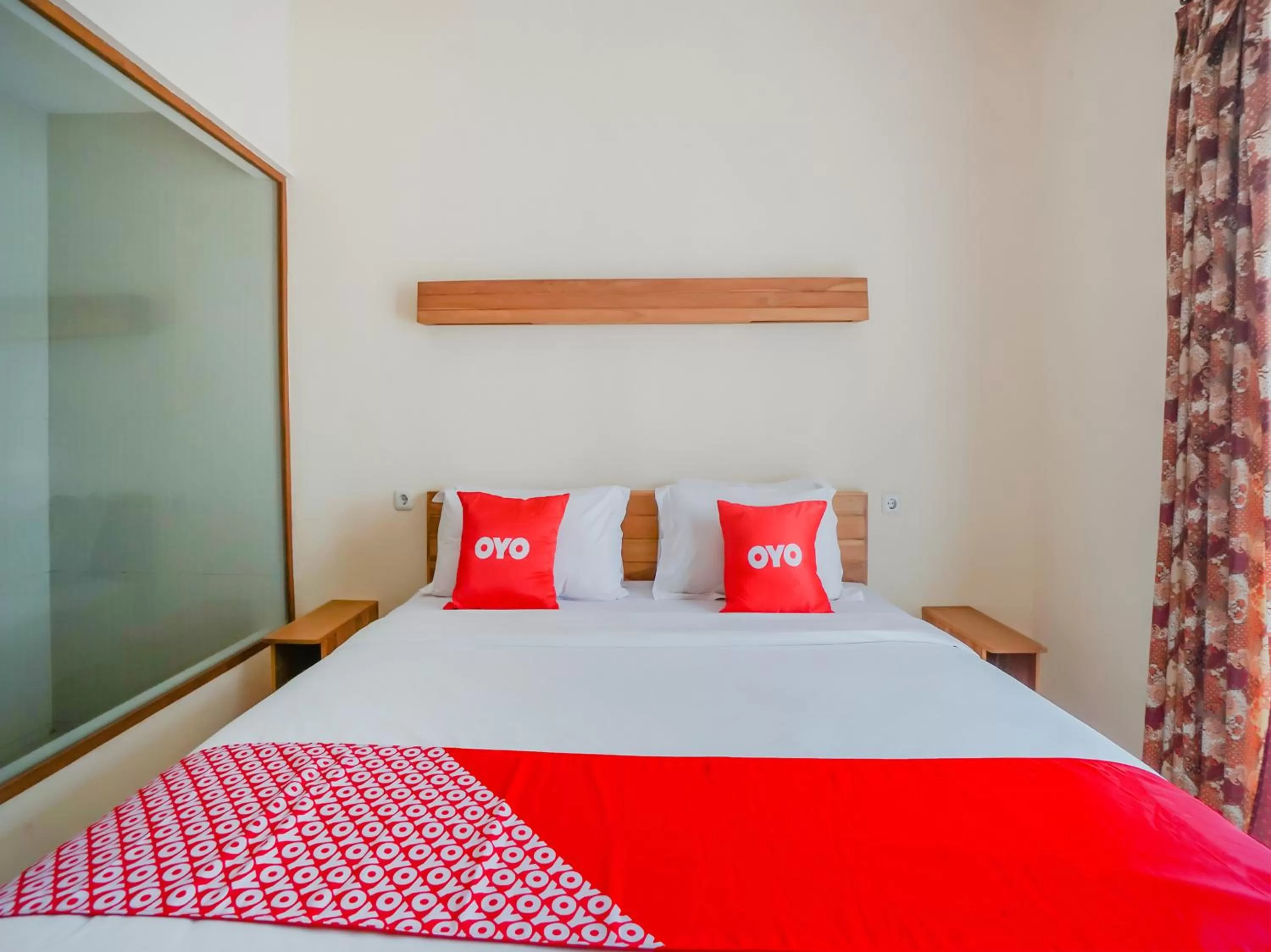 Bedroom, Bed in SUPER OYO 90319 Angler Guest House Malang