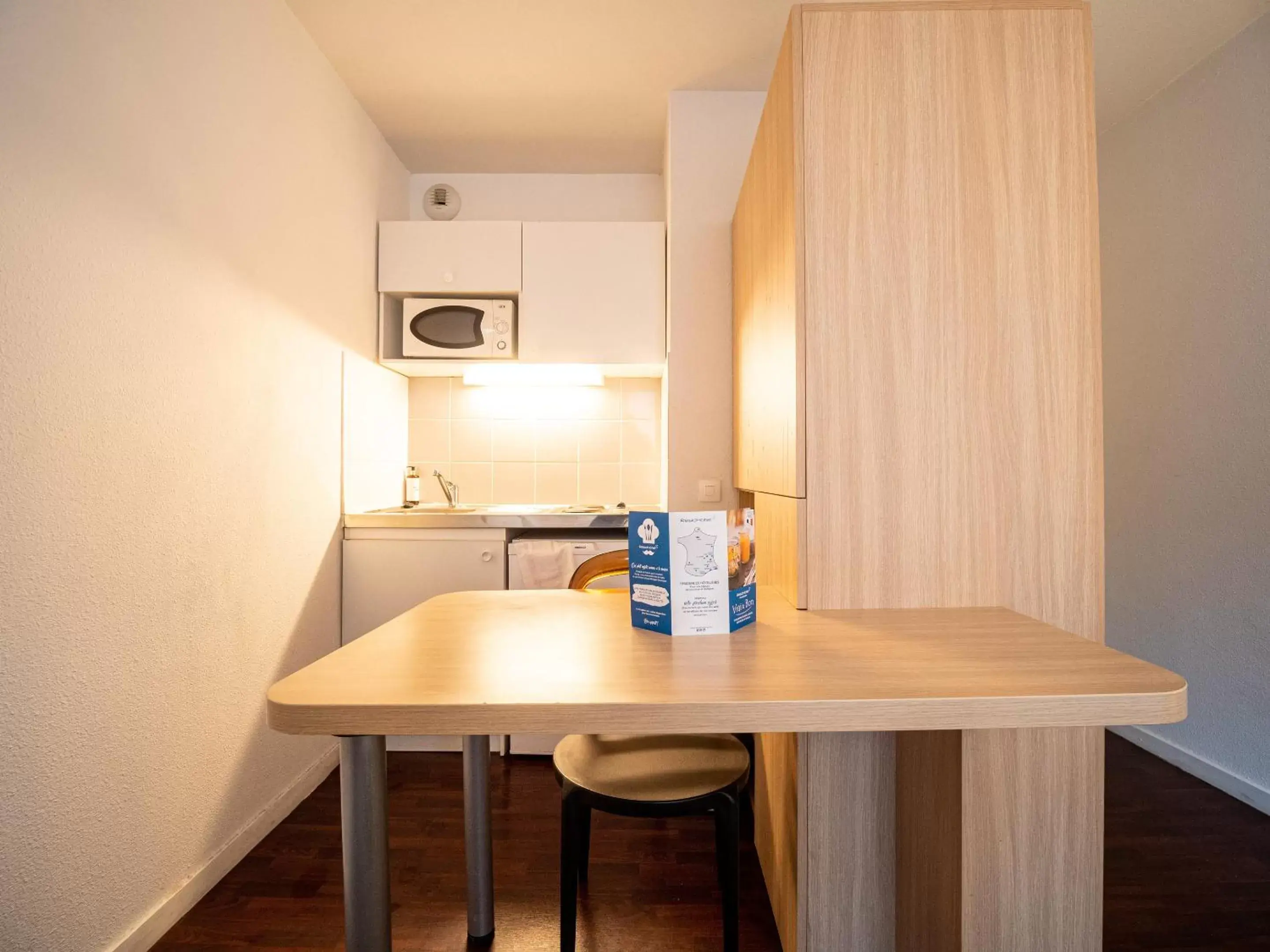 Kitchen or kitchenette, Kitchen/Kitchenette in Residhotel St Etienne Centre