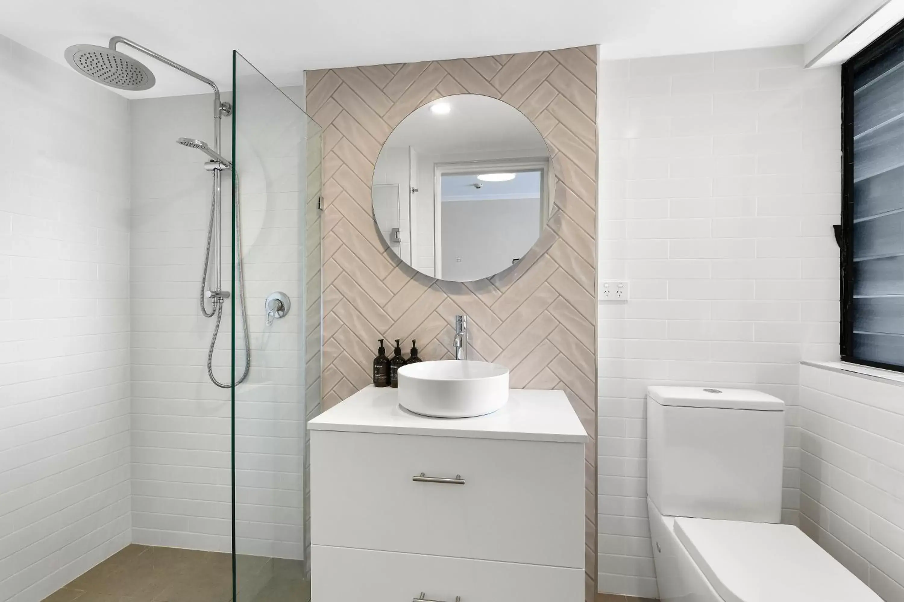 Shower, Bathroom in ibis Styles Port Macquarie