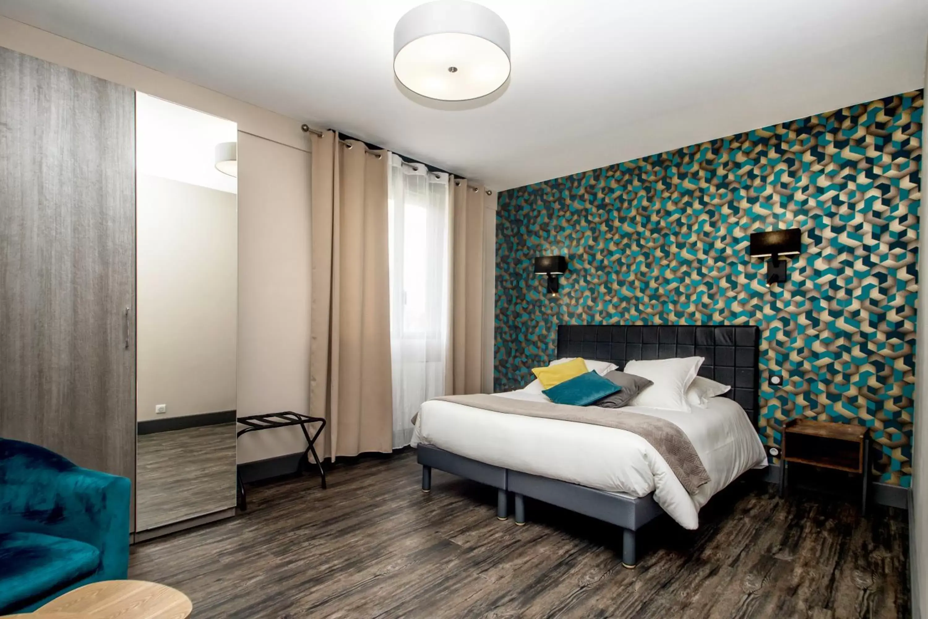 Bedroom, Bed in The Originals Boutique, Hôtel La Baie de Morlaix (Inter-Hotel)