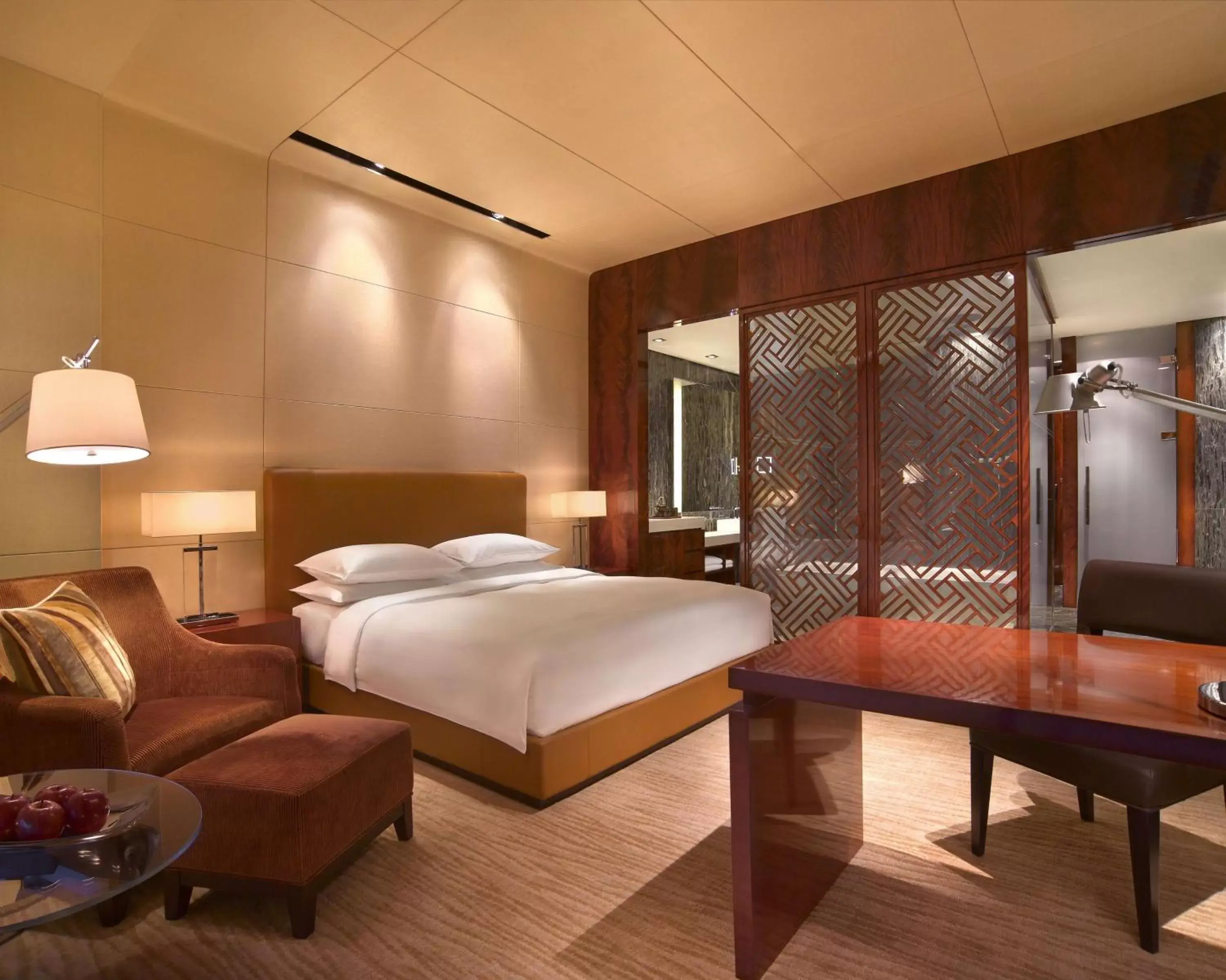 Photo of the whole room, Bed in Grand Hyatt Shenzhen