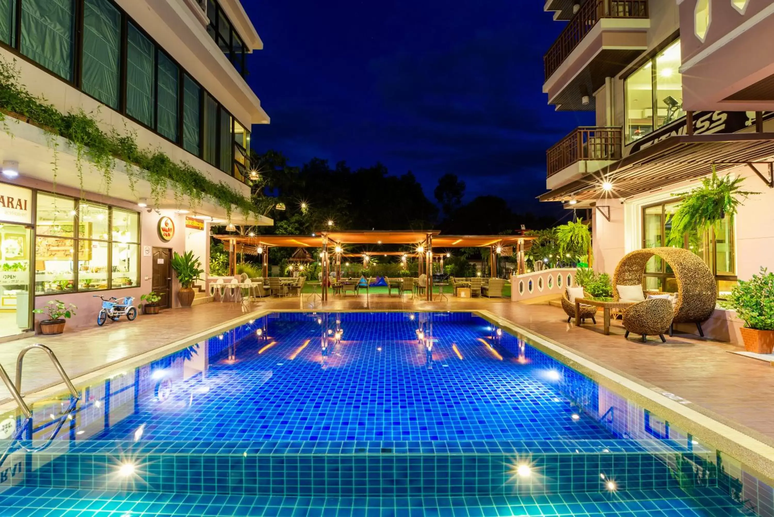 Swimming Pool in Phanomrungpuri Hotel Buriram