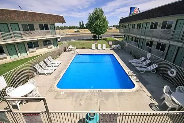 Swimming pool, Pool View in Motel 6-Moses Lake, WA
