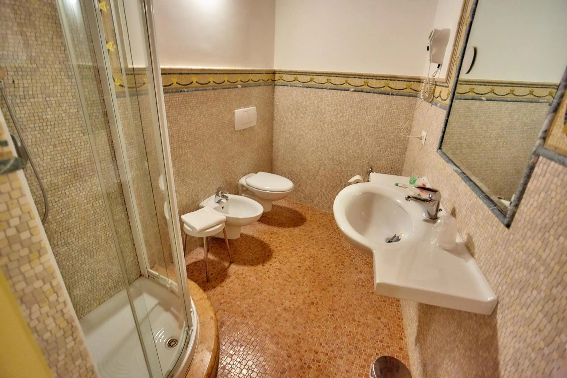 Shower in Hotel Riviera dei Dogi